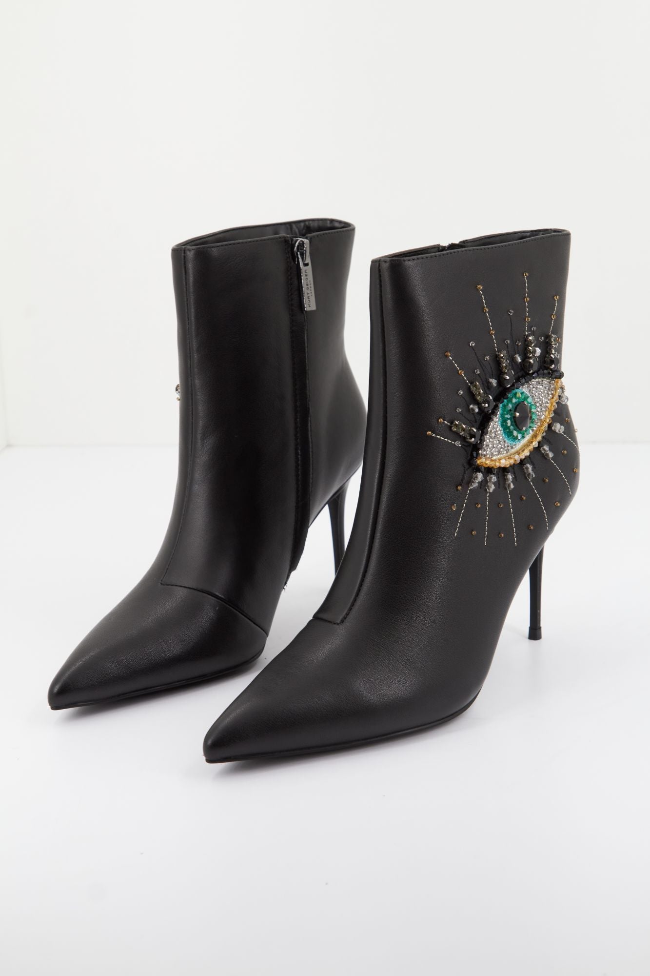KURT GEIGER LONDON BELGRAVIA EYE ANKLE BOOT en color NEGRO (3)