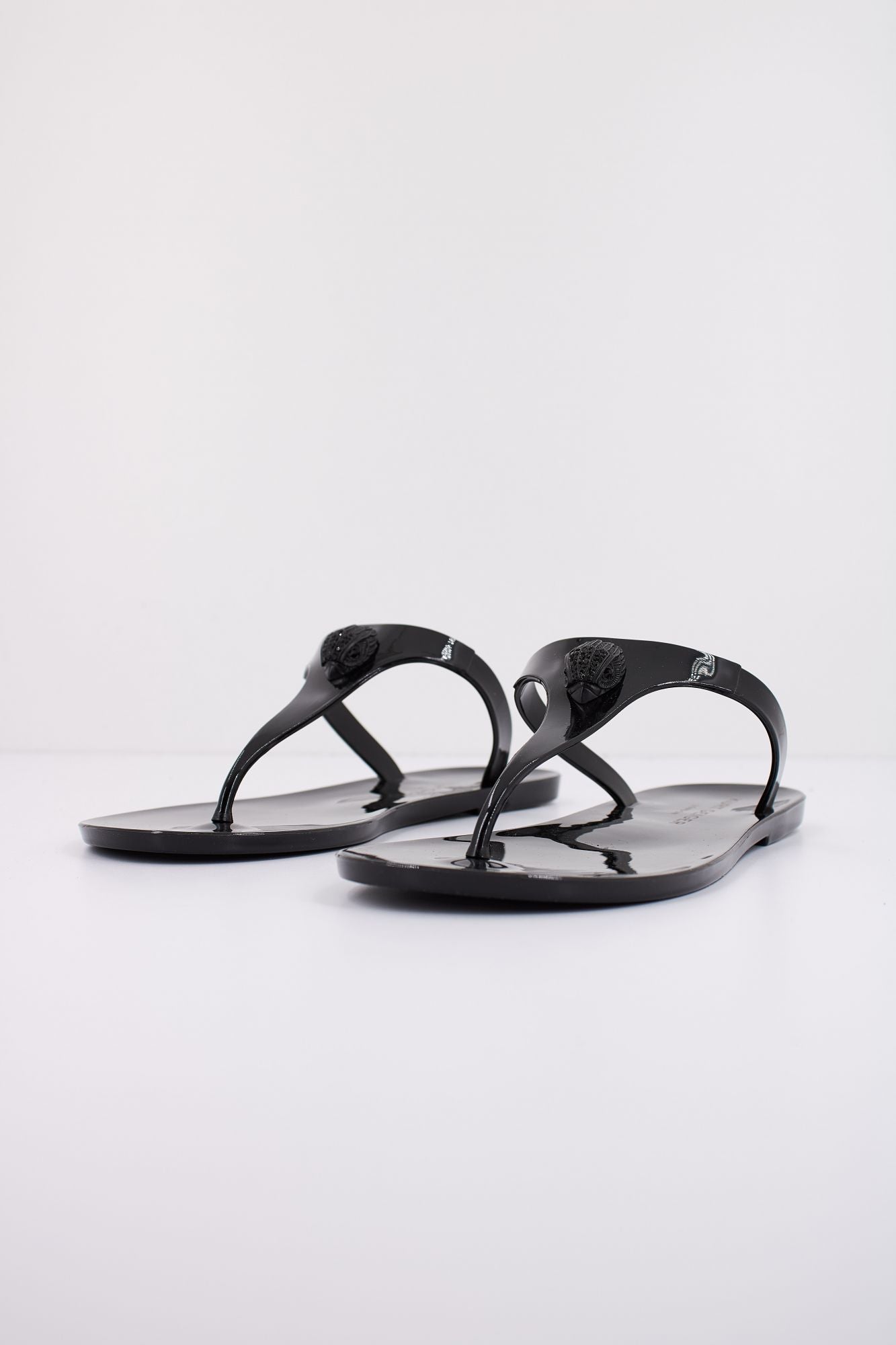 KURT GEIGER LONDON MADDISON T-BAR en color NEGRO (2)