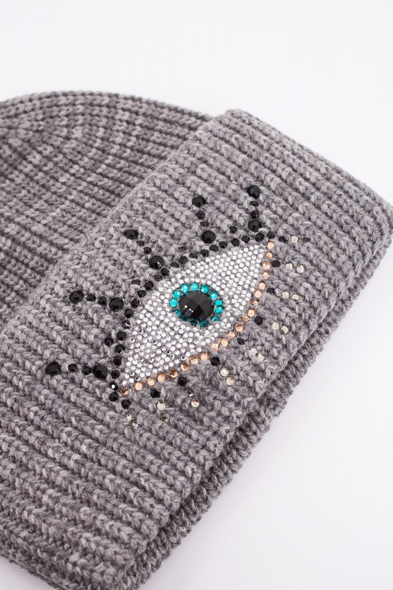 KURT GEIGER LONDON EVIL EYE BEANIE en color GRIS (3)