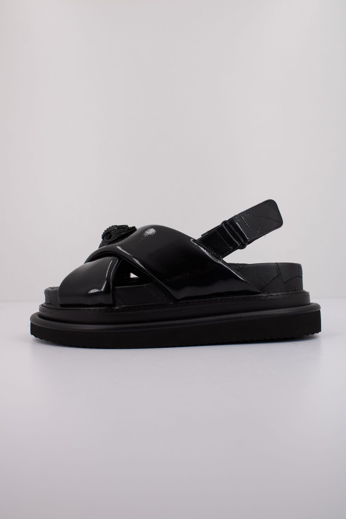 KURT GEIGER LONDON ORSON CROSS en color NEGRO (1)