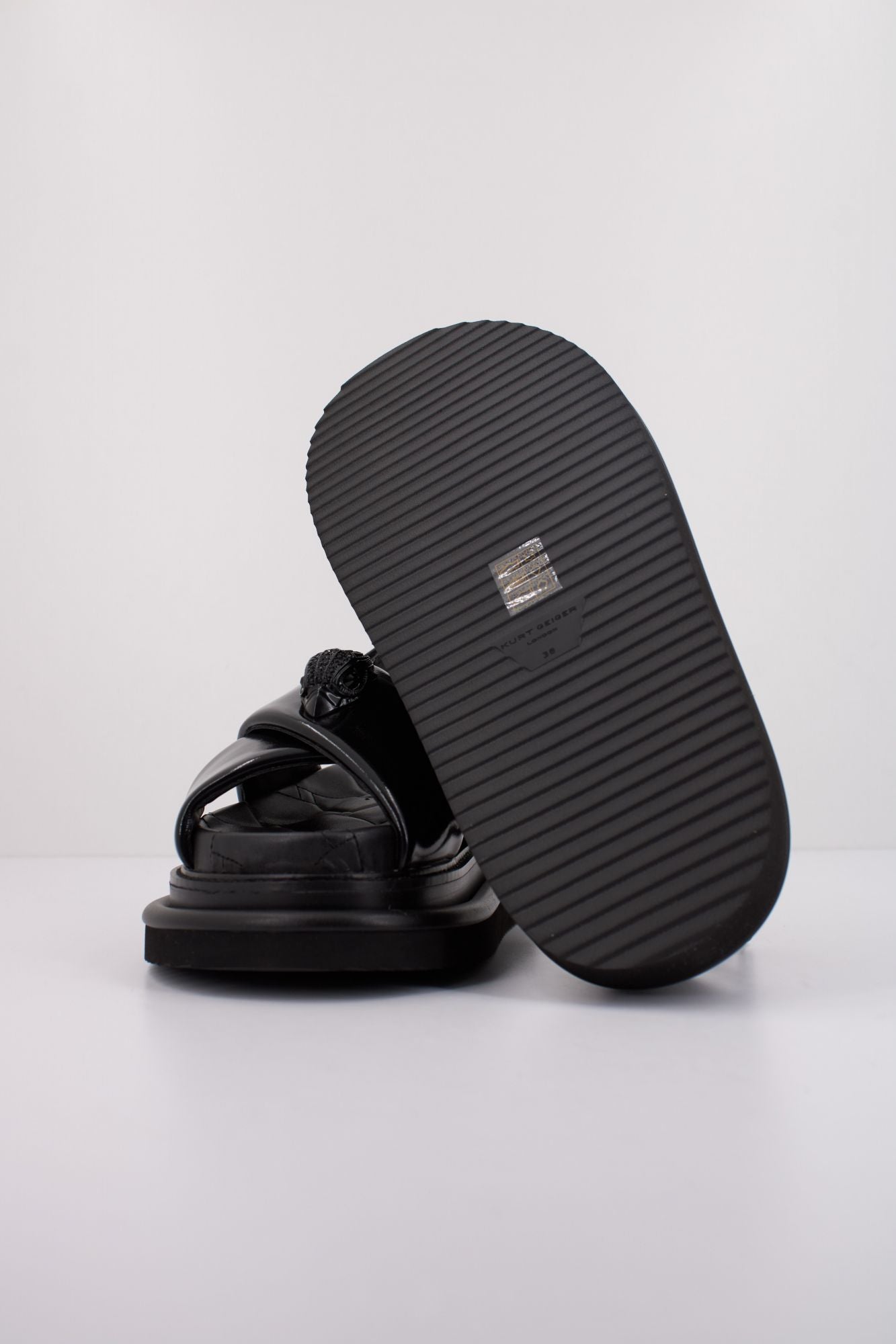 KURT GEIGER LONDON ORSON CROSS en color NEGRO (5)