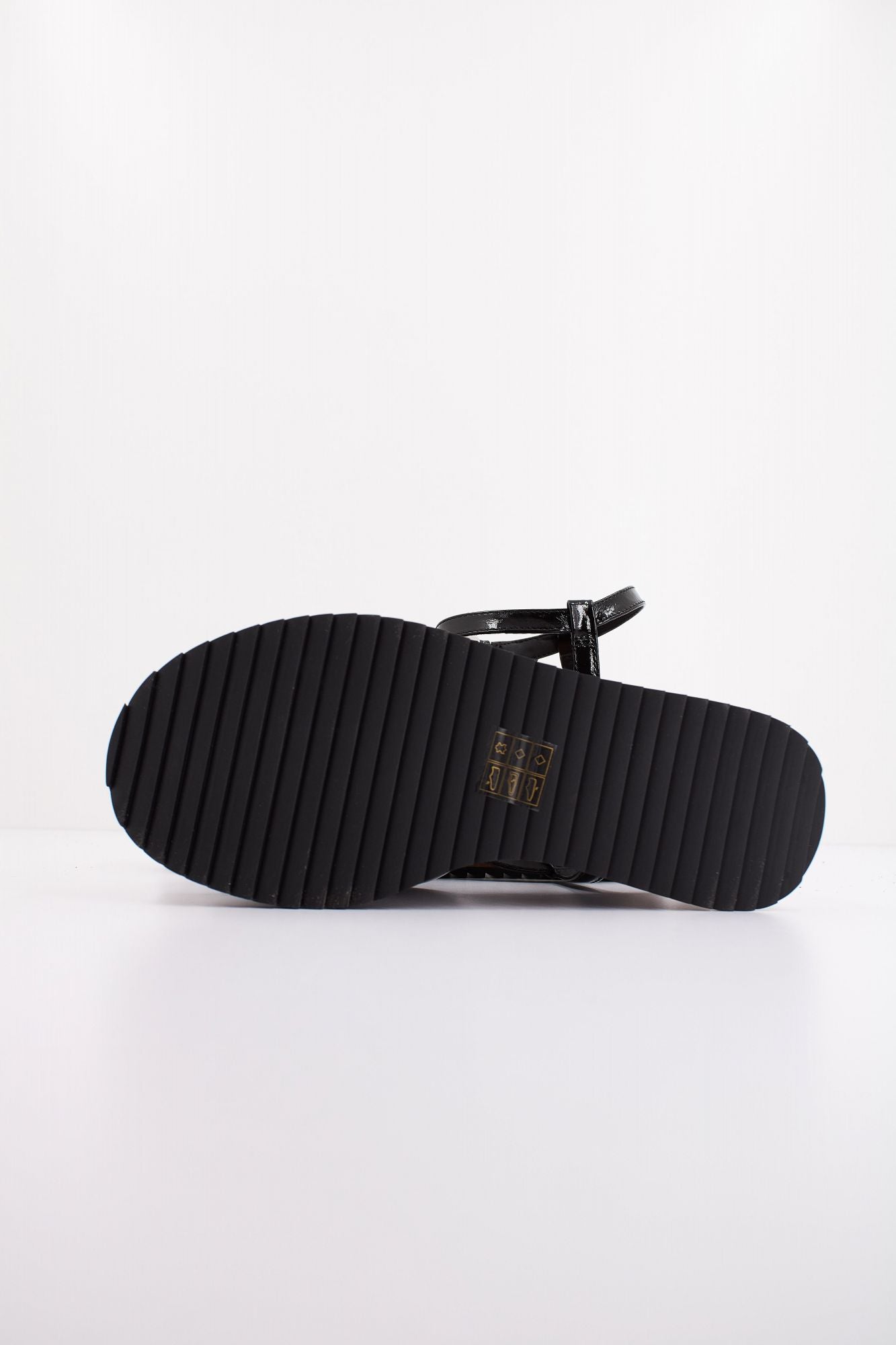 KURT GEIGER LONDON ORSON CROSS SLATFORM en color NEGRO (5)
