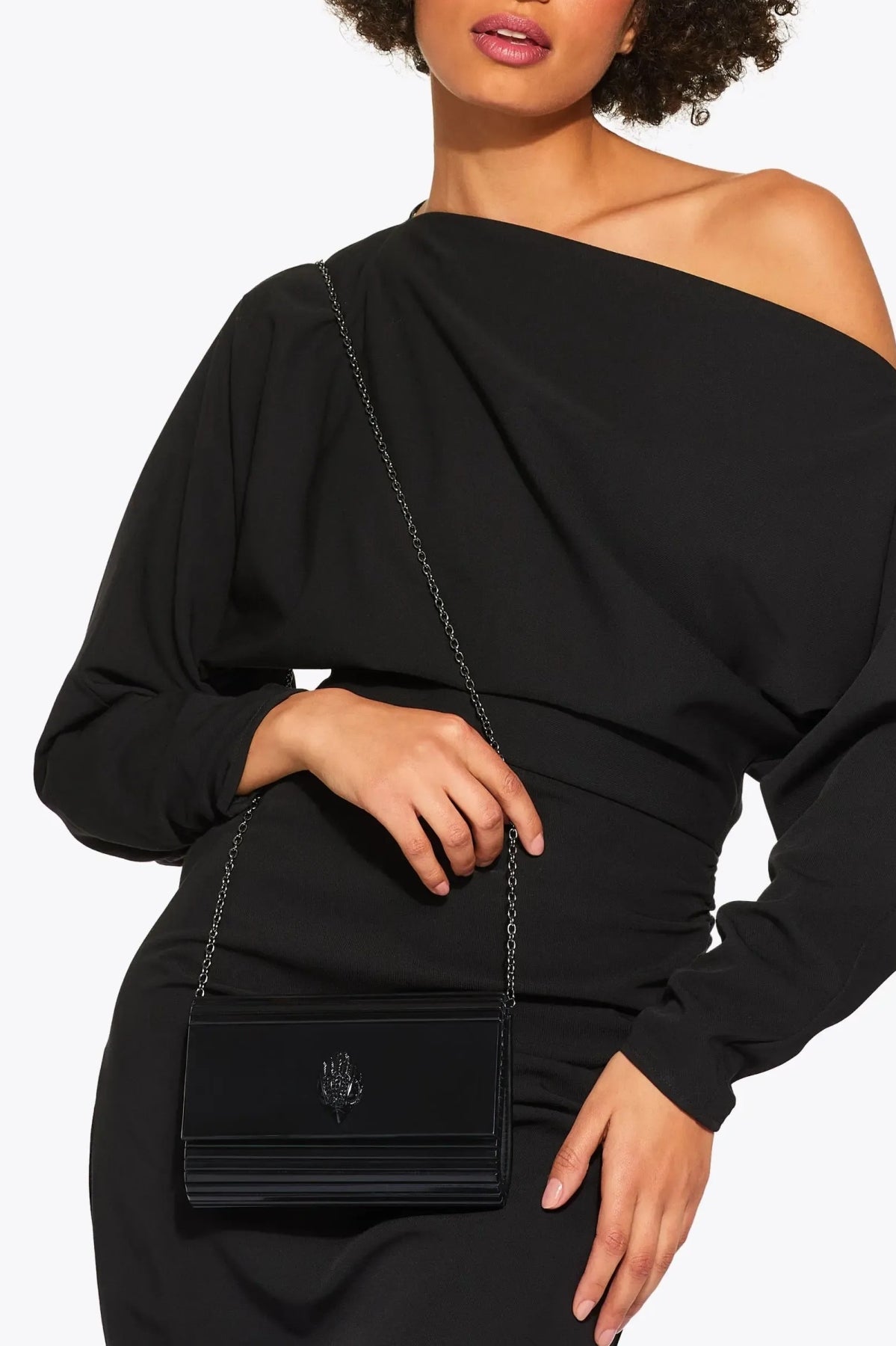 KURT GEIGER LONDON PARTY EAGLE CLUTCH DREN en color NEGRO (1)