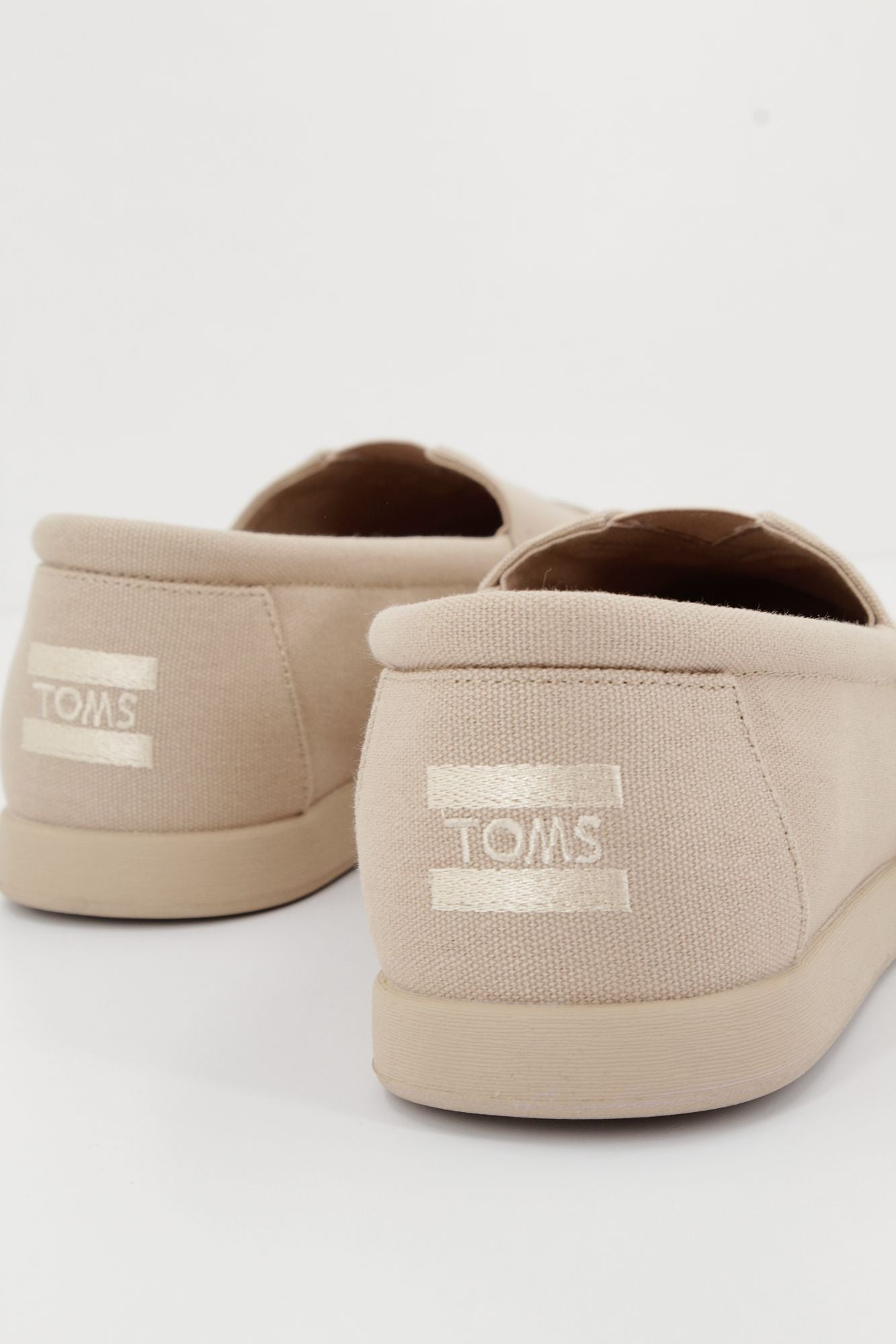 TOMS ALP FWD en color BEIS (3)