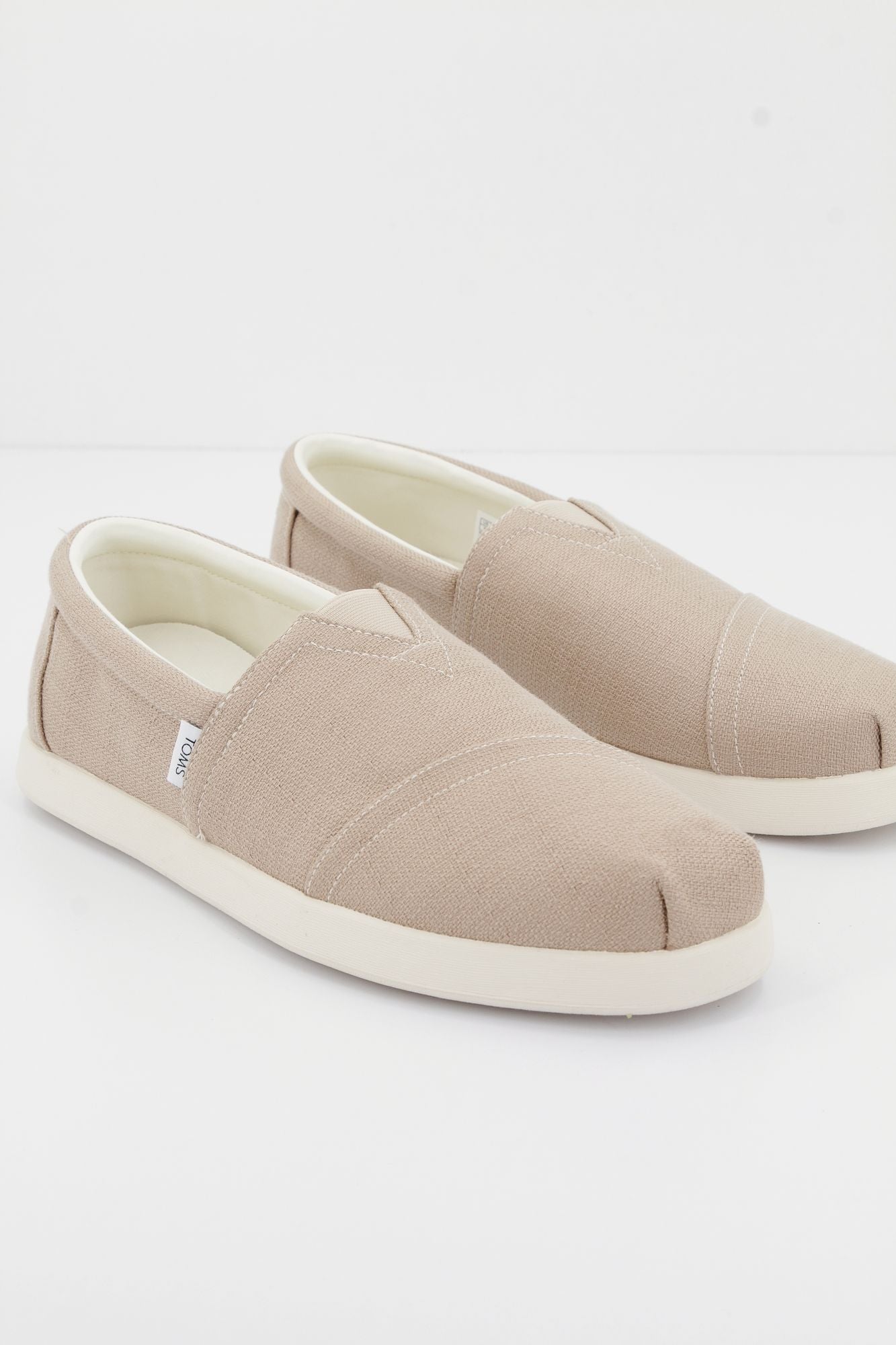 TOMS ALP FWD en color MARRON CLARO (2)