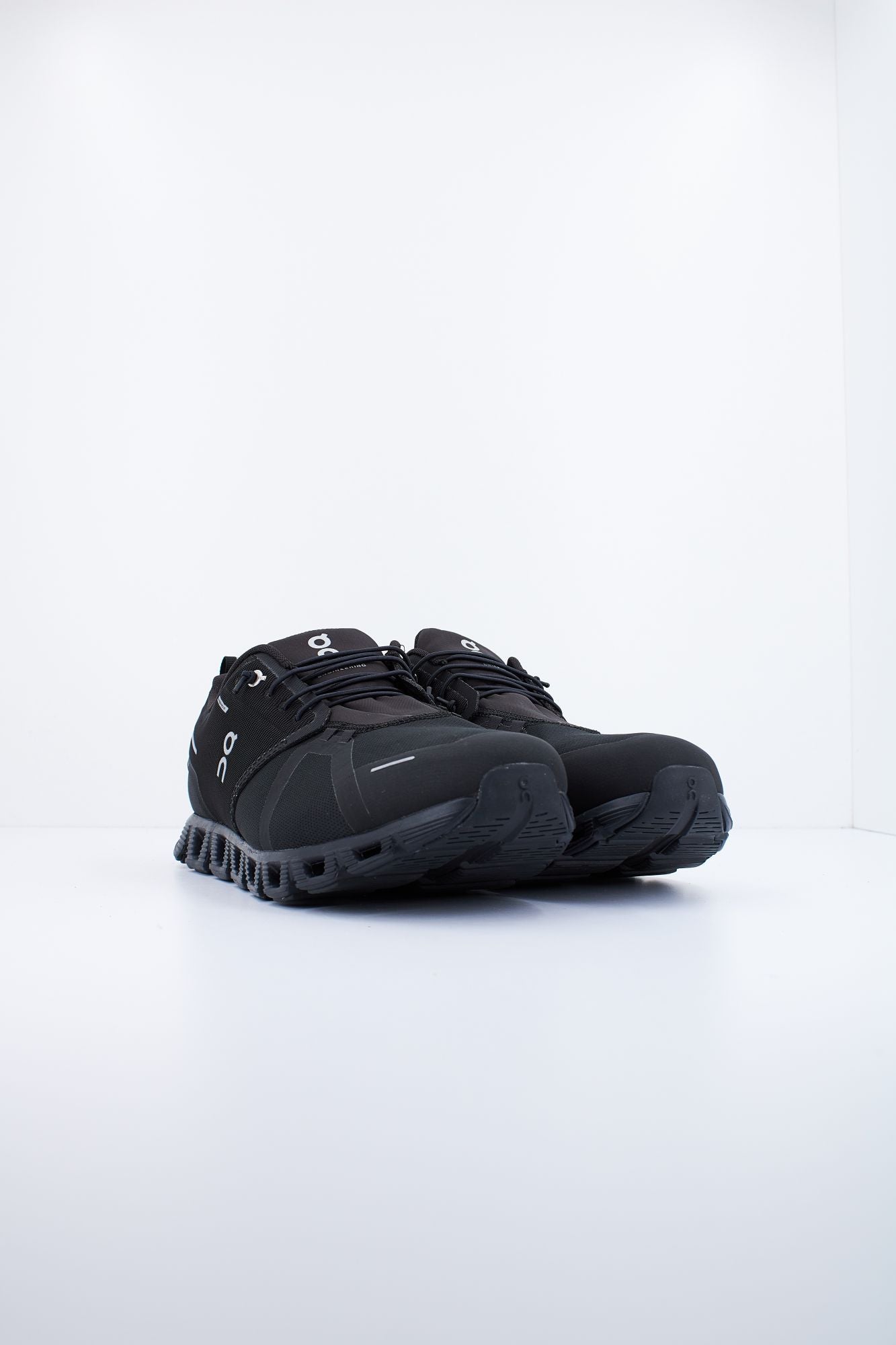 ON RUNNING CLOUD 5 en color NEGRO (2)