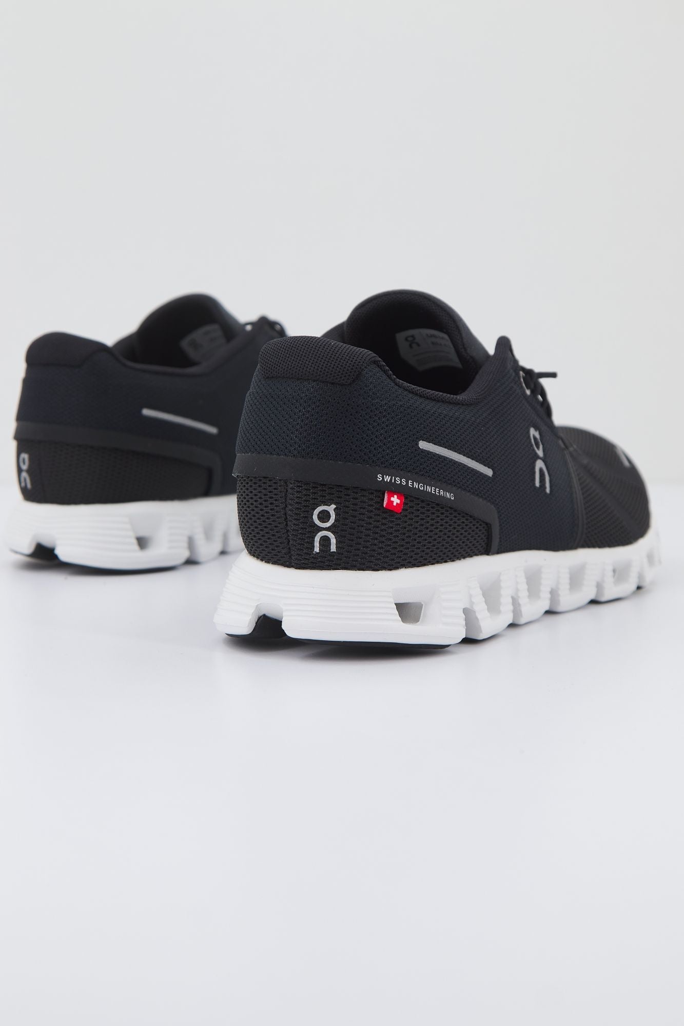 ON RUNNING CLOUD 5 en color NEGRO (3)
