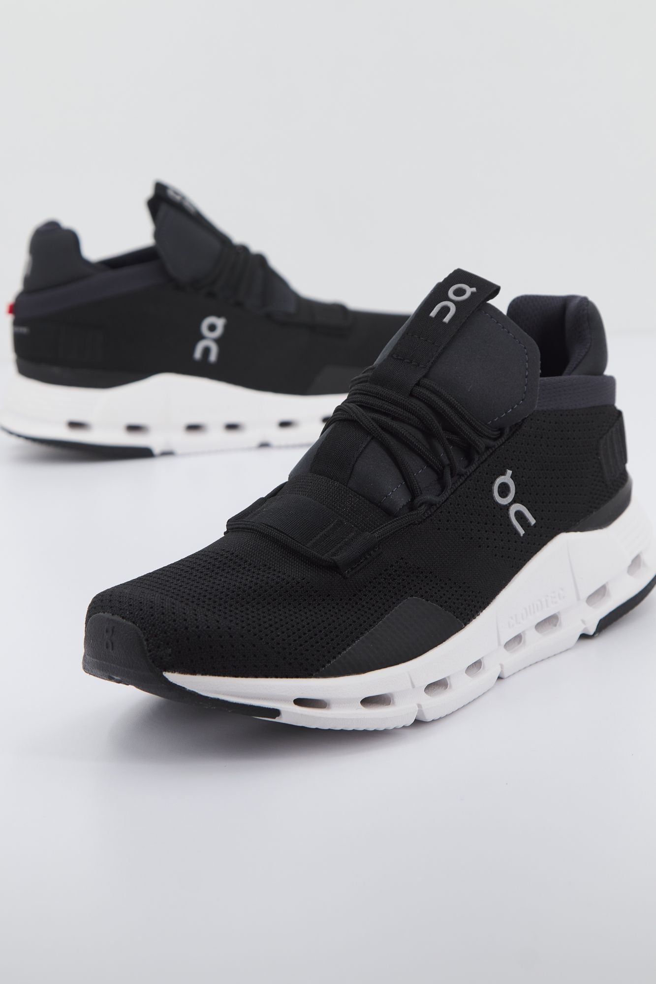 ON RUNNING CLOUDNOVA en color NEGRO (1)