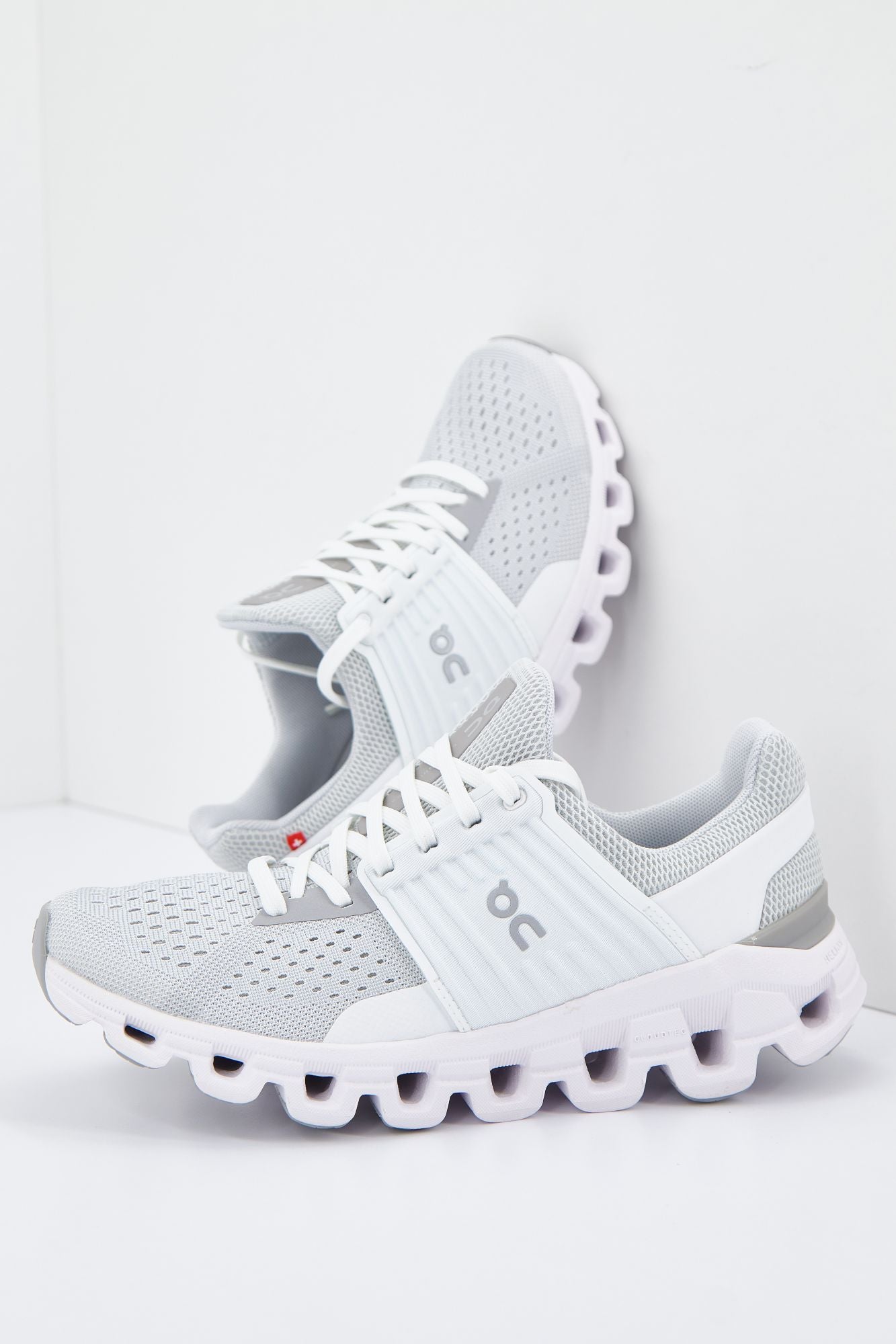 ON RUNNING CLOUDSWIFT en color GRIS (1)