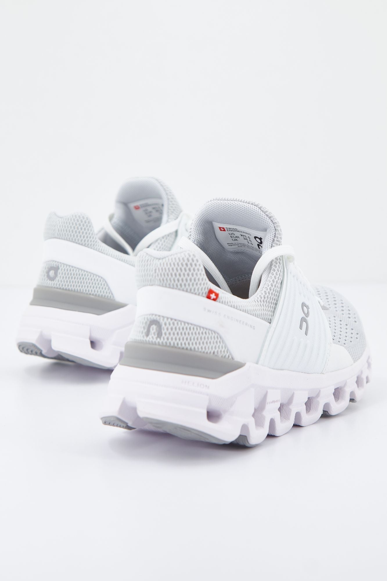 ON RUNNING CLOUDSWIFT en color GRIS (3)