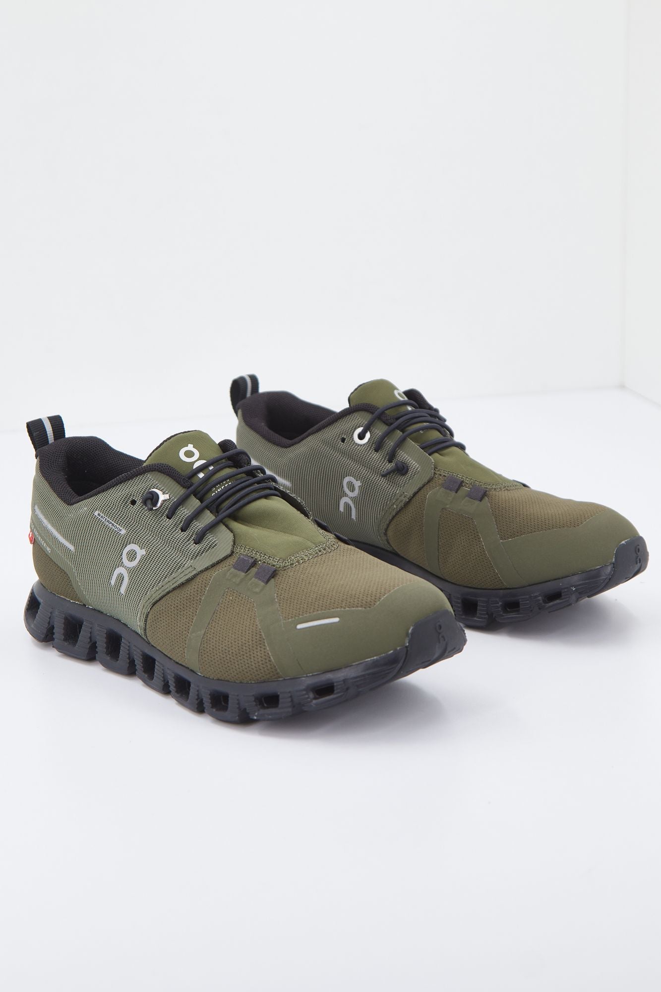 ON RUNNING CLOUD 5 WATERPROOF en color VERDE (2)