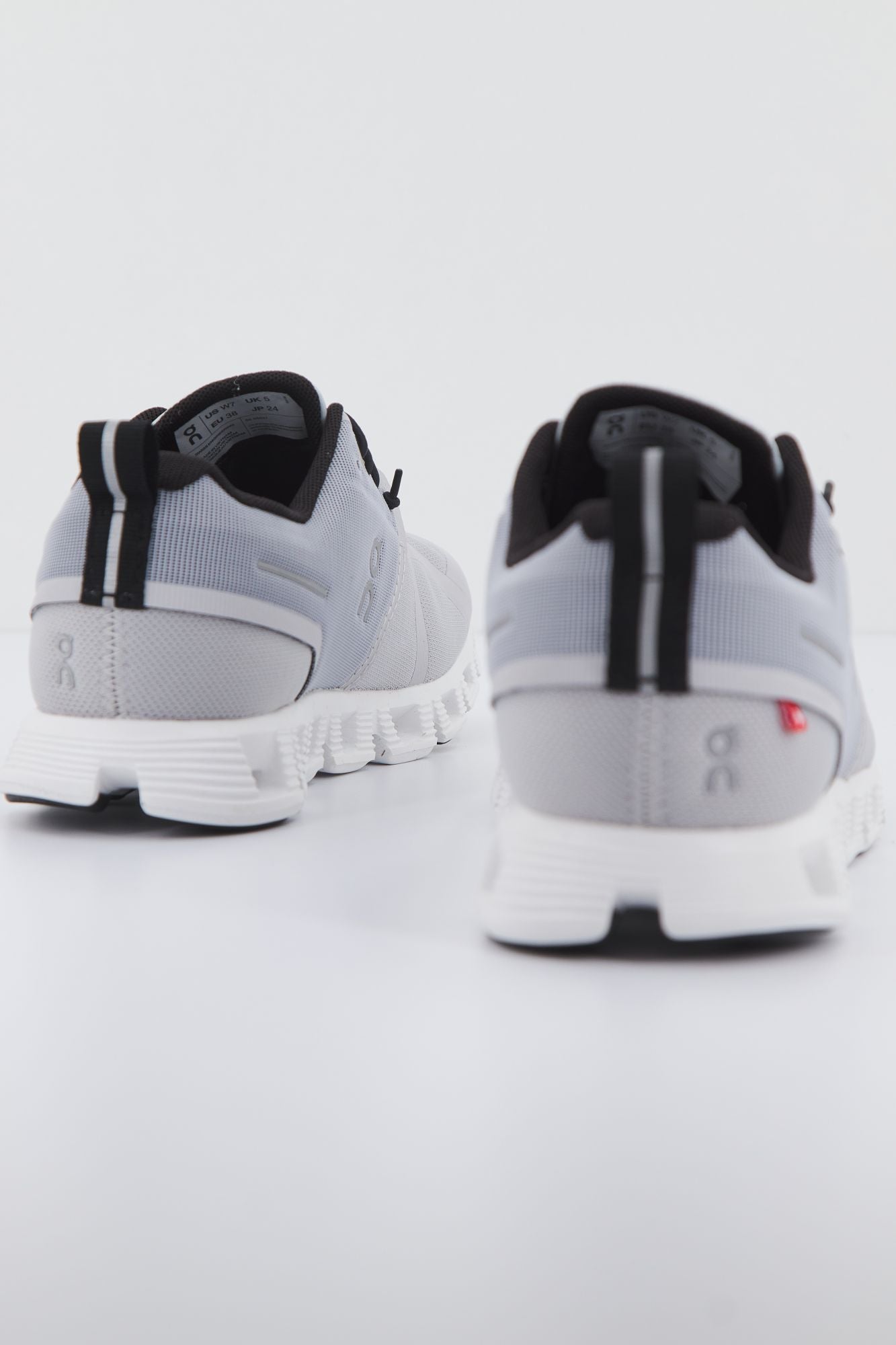 ON RUNNING CLOUD 5 WATERPROOF en color GRIS (3)