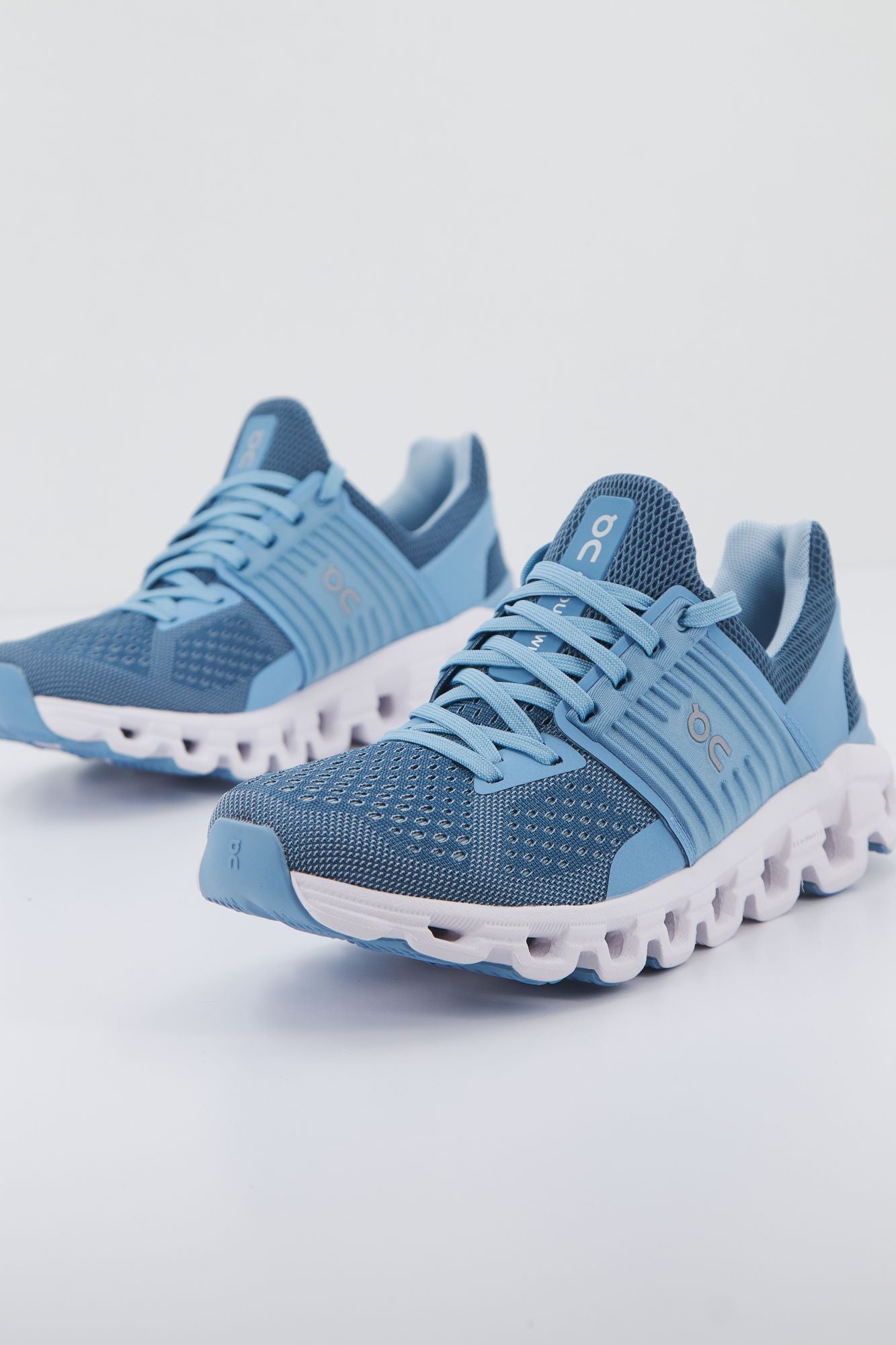 ON RUNNING CLOUDSWIFT en color AZUL (2)