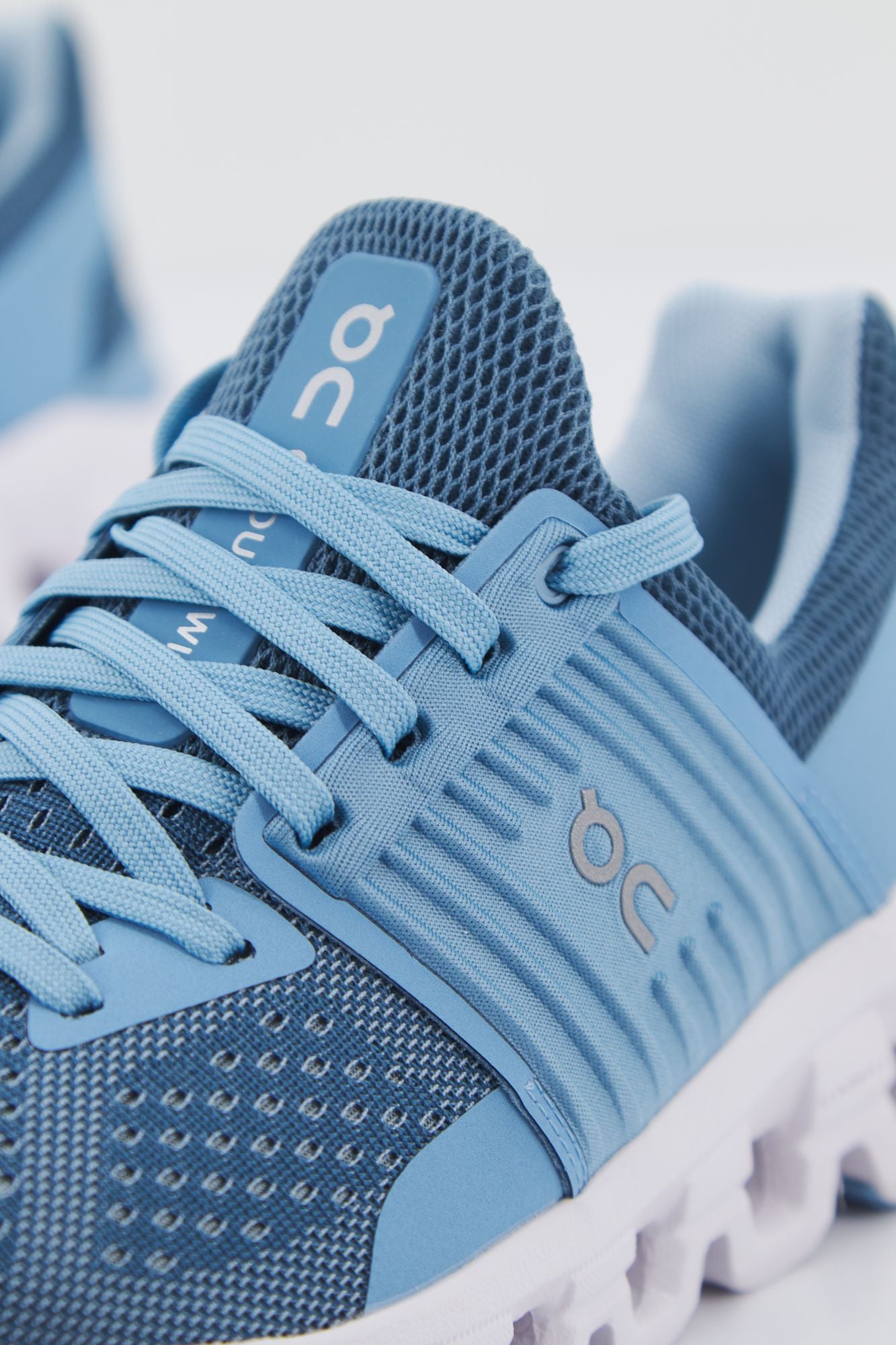 ON RUNNING CLOUDSWIFT en color AZUL (4)
