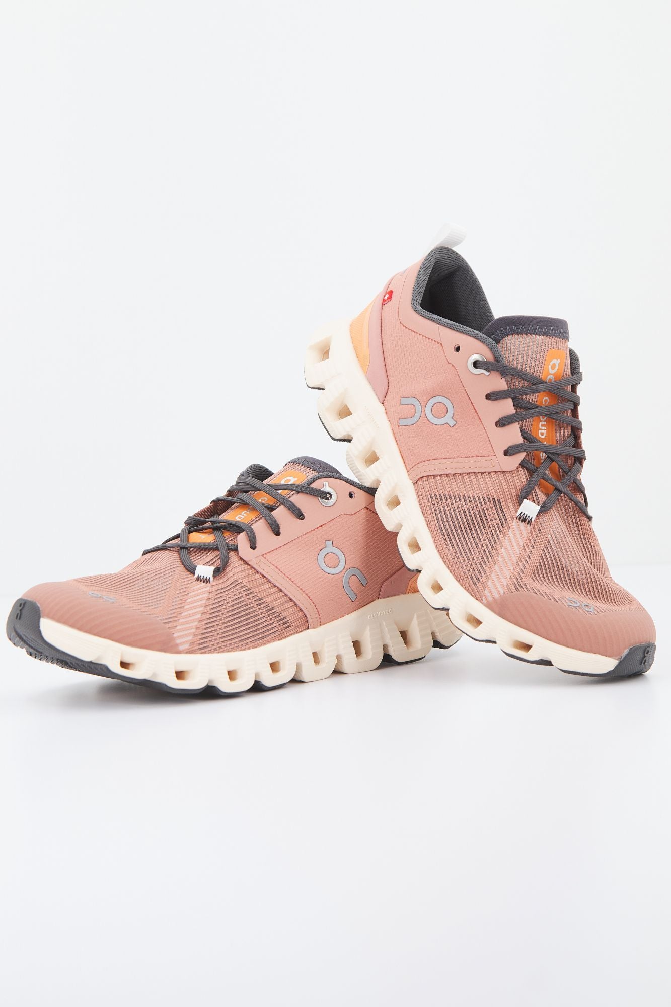 ON RUNNING CLOUD X 3 SHIFT en color ROSA (1)