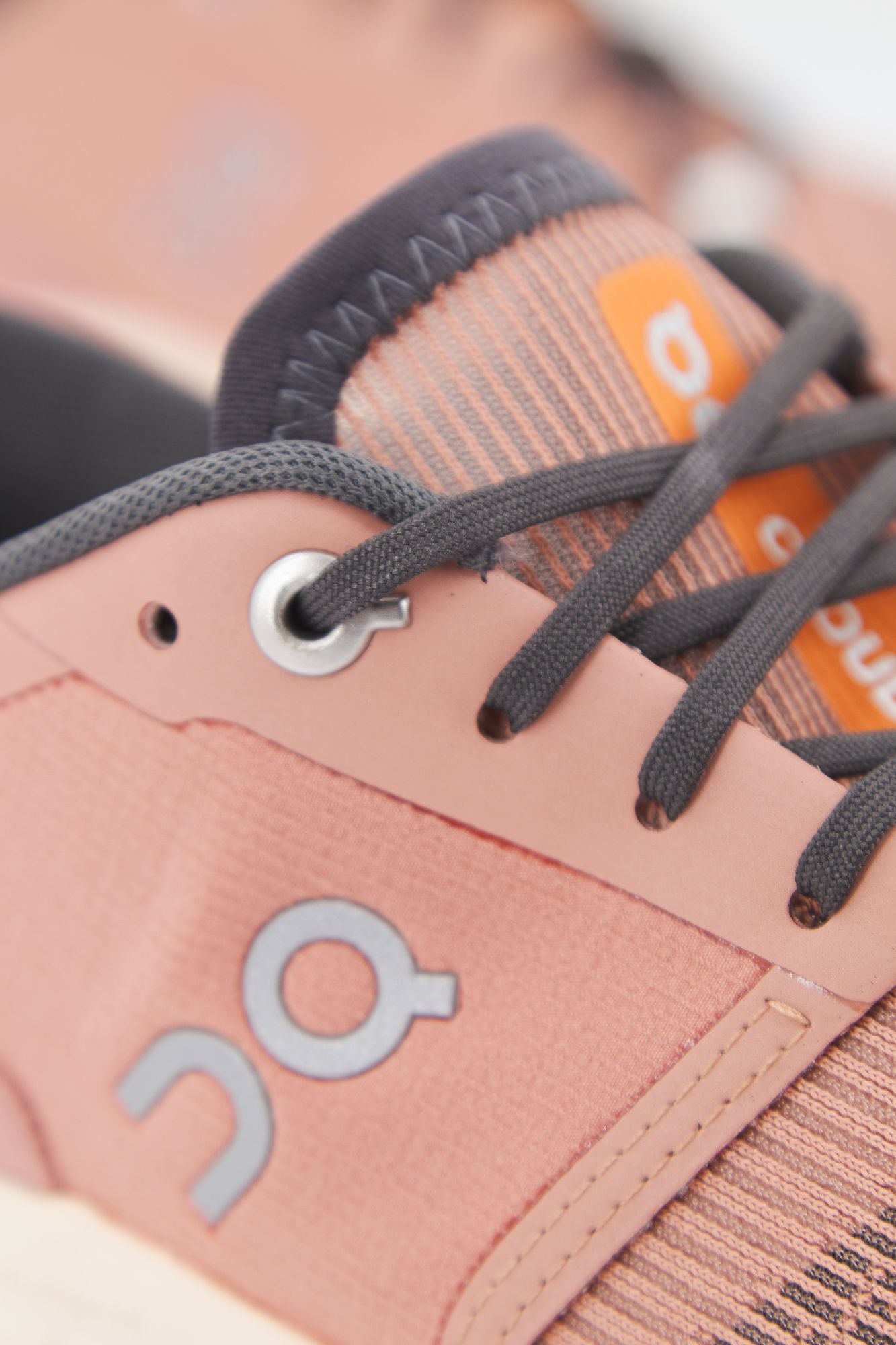 ON RUNNING CLOUD X 3 SHIFT en color ROSA (4)