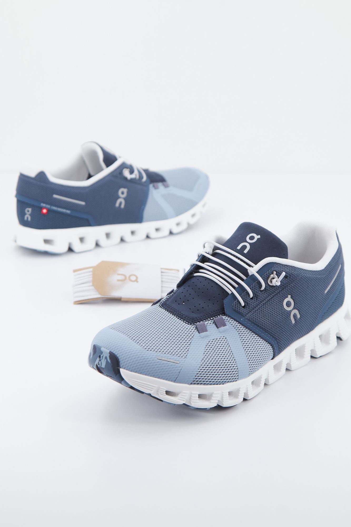 ON RUNNING CLOUD 5 FUSE en color AZUL (1)