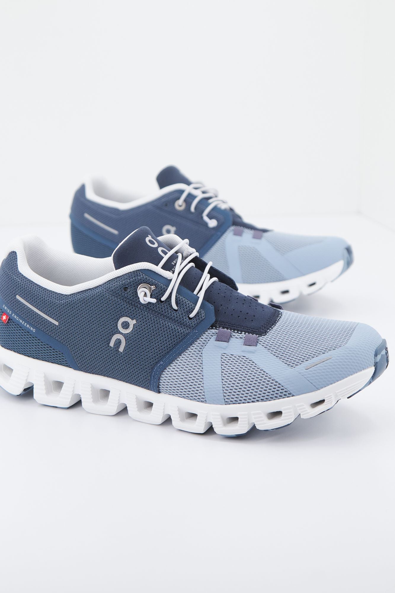 ON RUNNING CLOUD 5 FUSE en color AZUL (2)