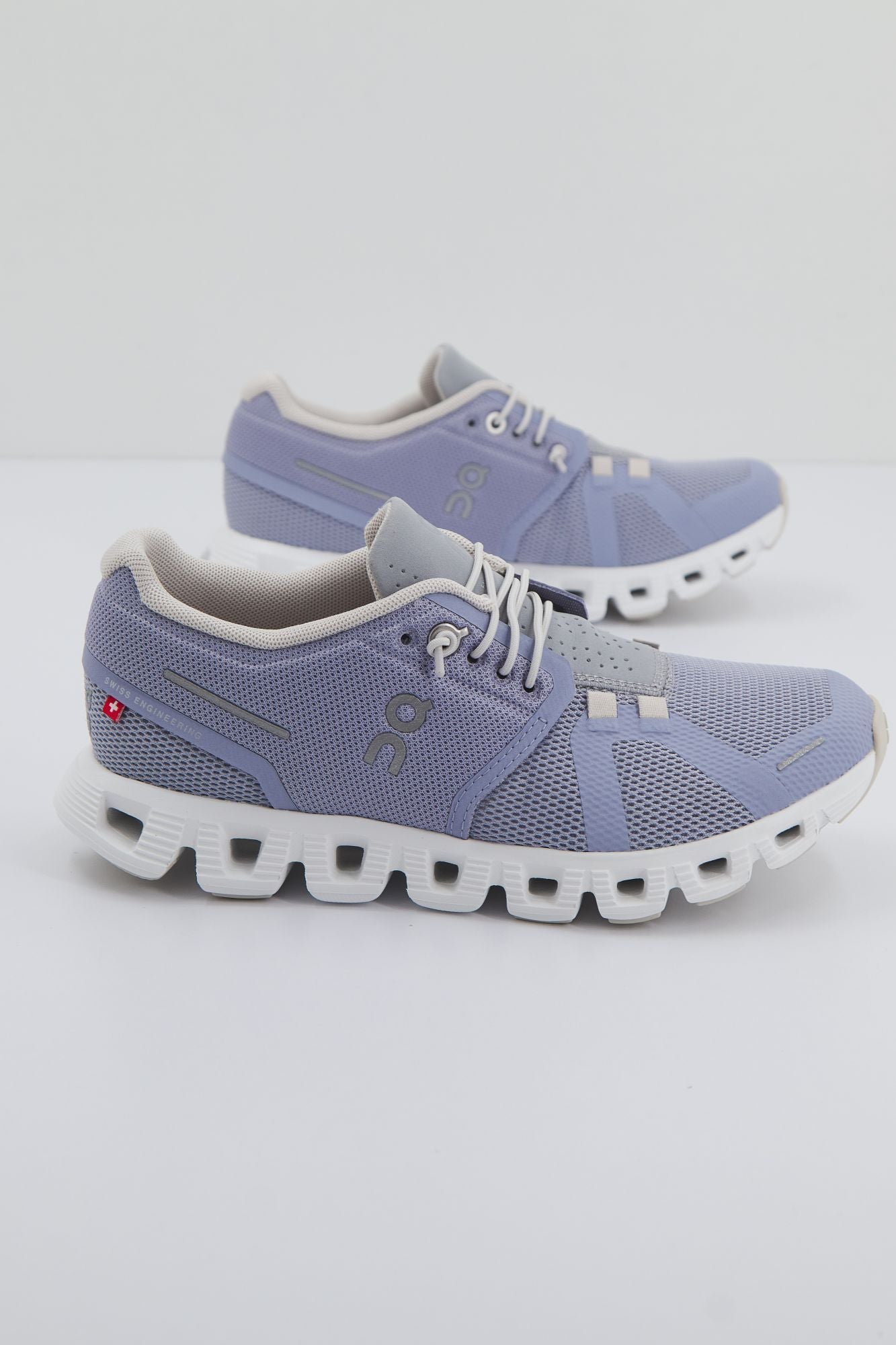 ON RUNNING CLOUD 5 en color VIOLETA (2)