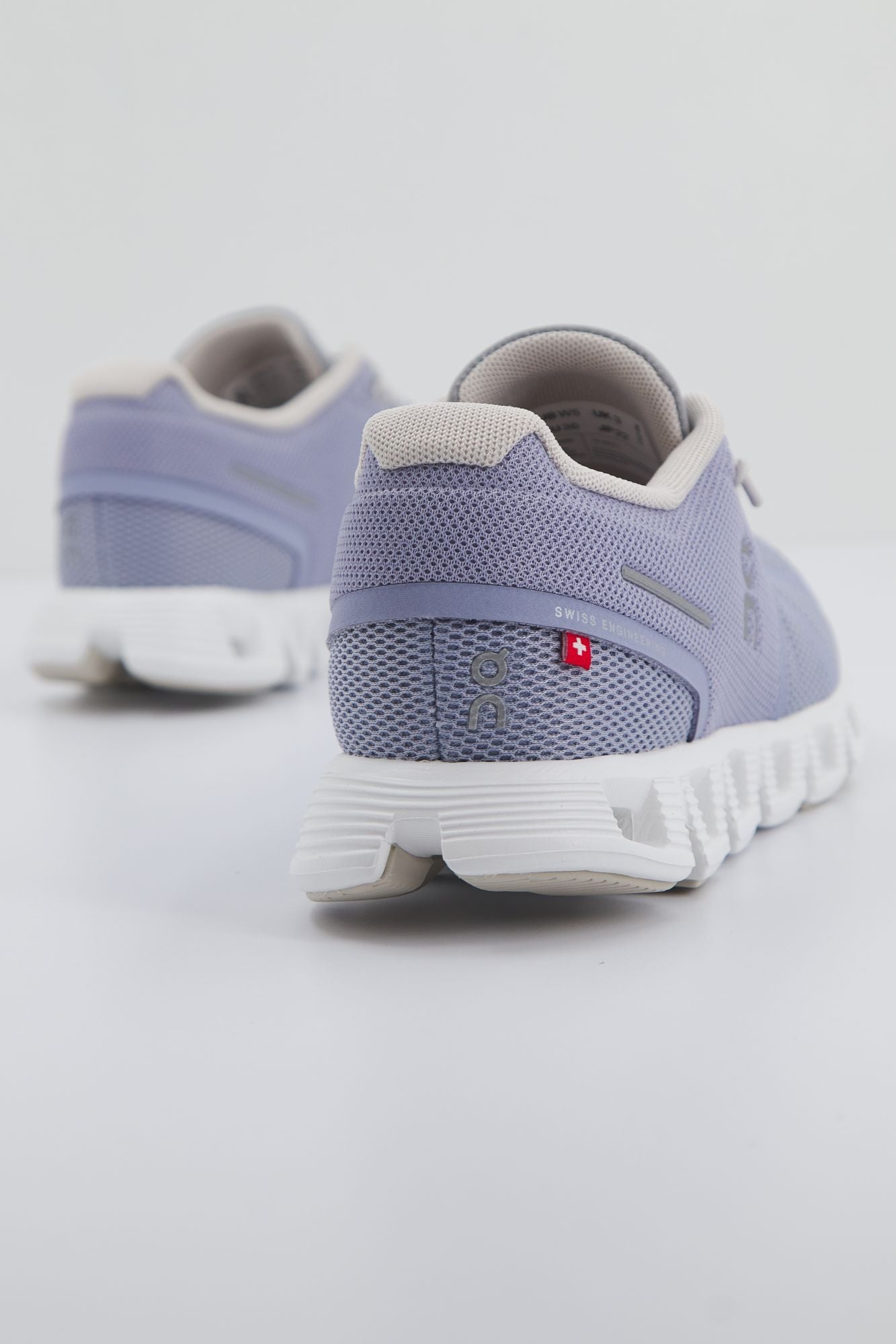 ON RUNNING CLOUD 5 en color VIOLETA (3)