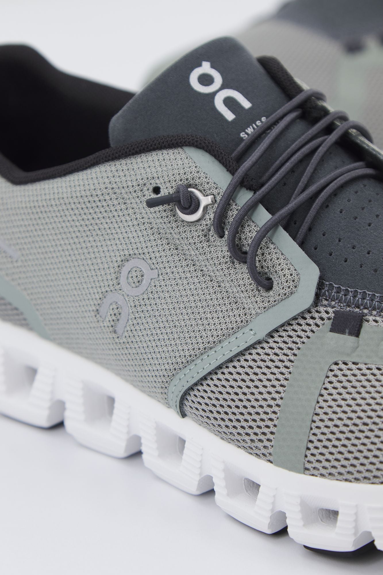 ON RUNNING CLOUD 5 en color VERDE (4)