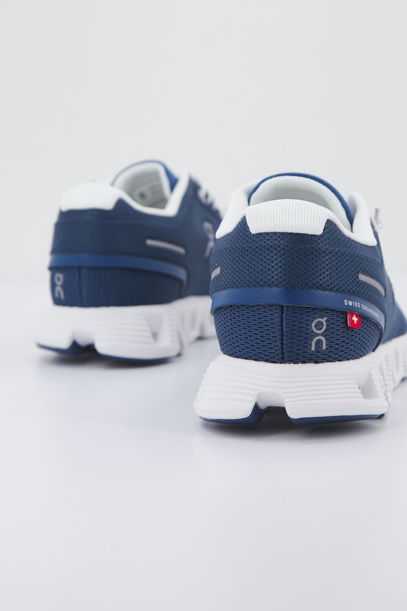 ON RUNNING CLOUD 5 en color AZUL (3)