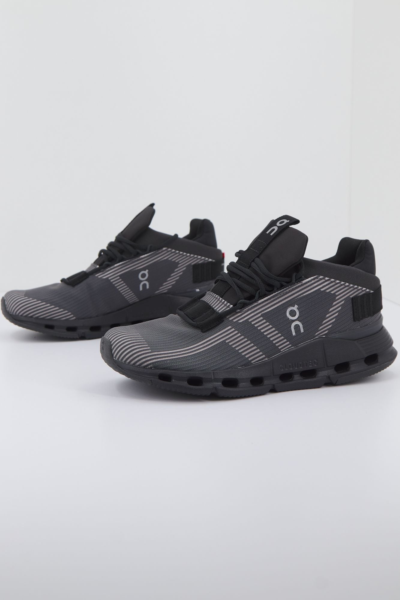 ON RUNNING CLOUDNOVA VOI en color NEGRO (2)