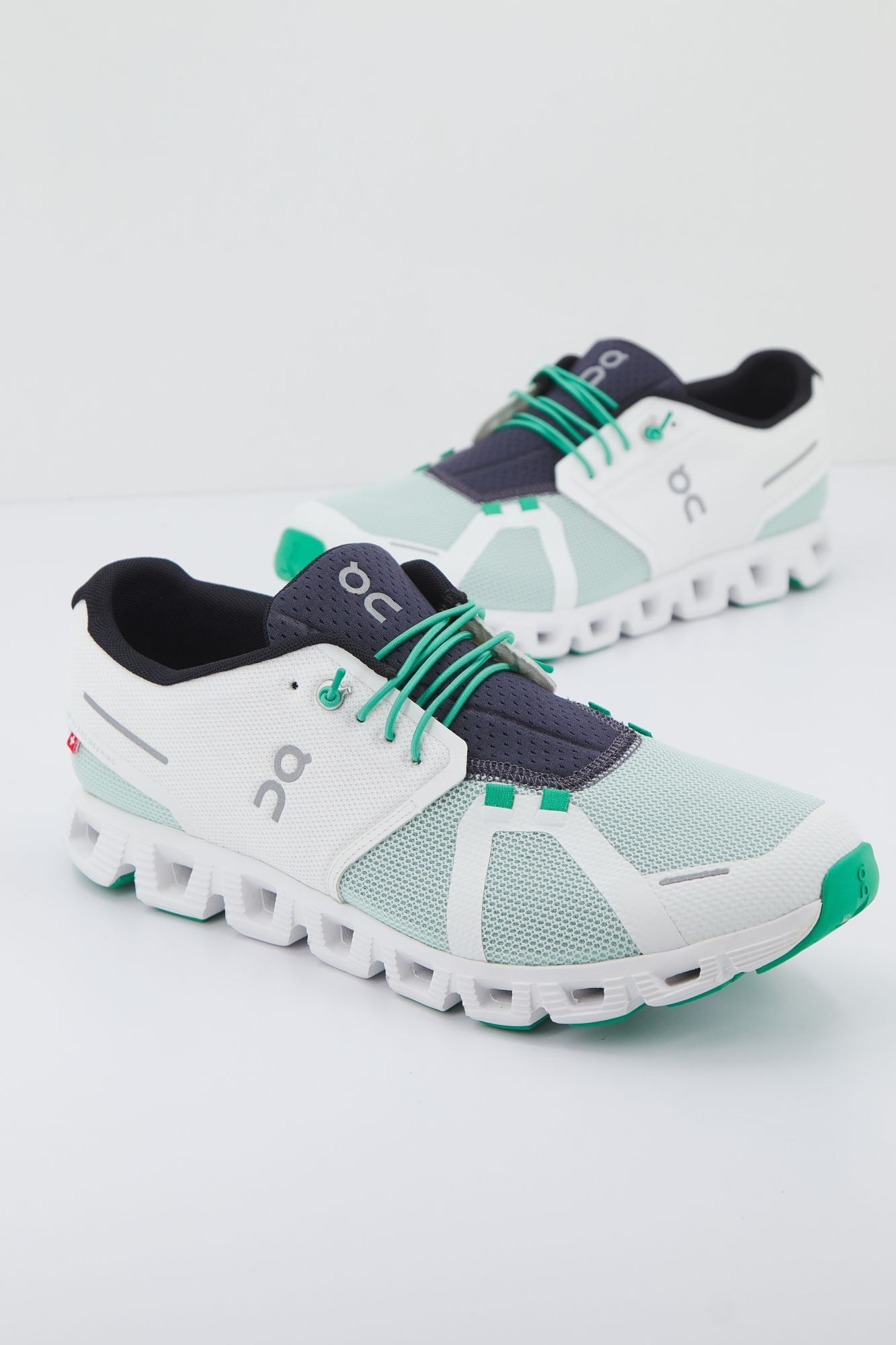 ON RUNNING CLOUD 5 PUSH en color VERDE (1)