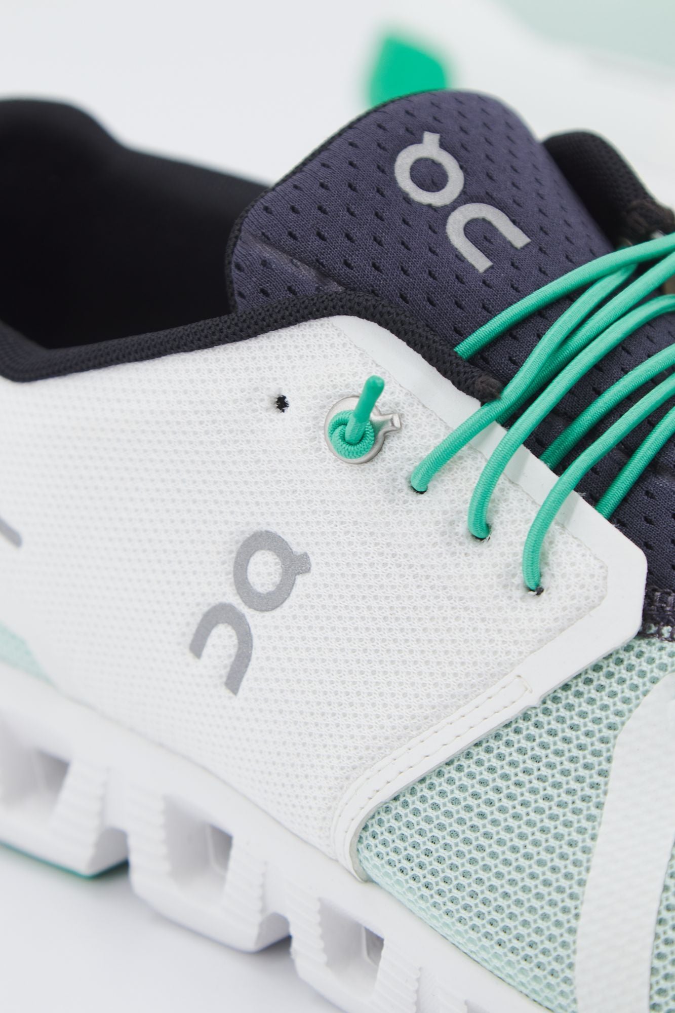 ON RUNNING CLOUD 5 PUSH en color VERDE (4)