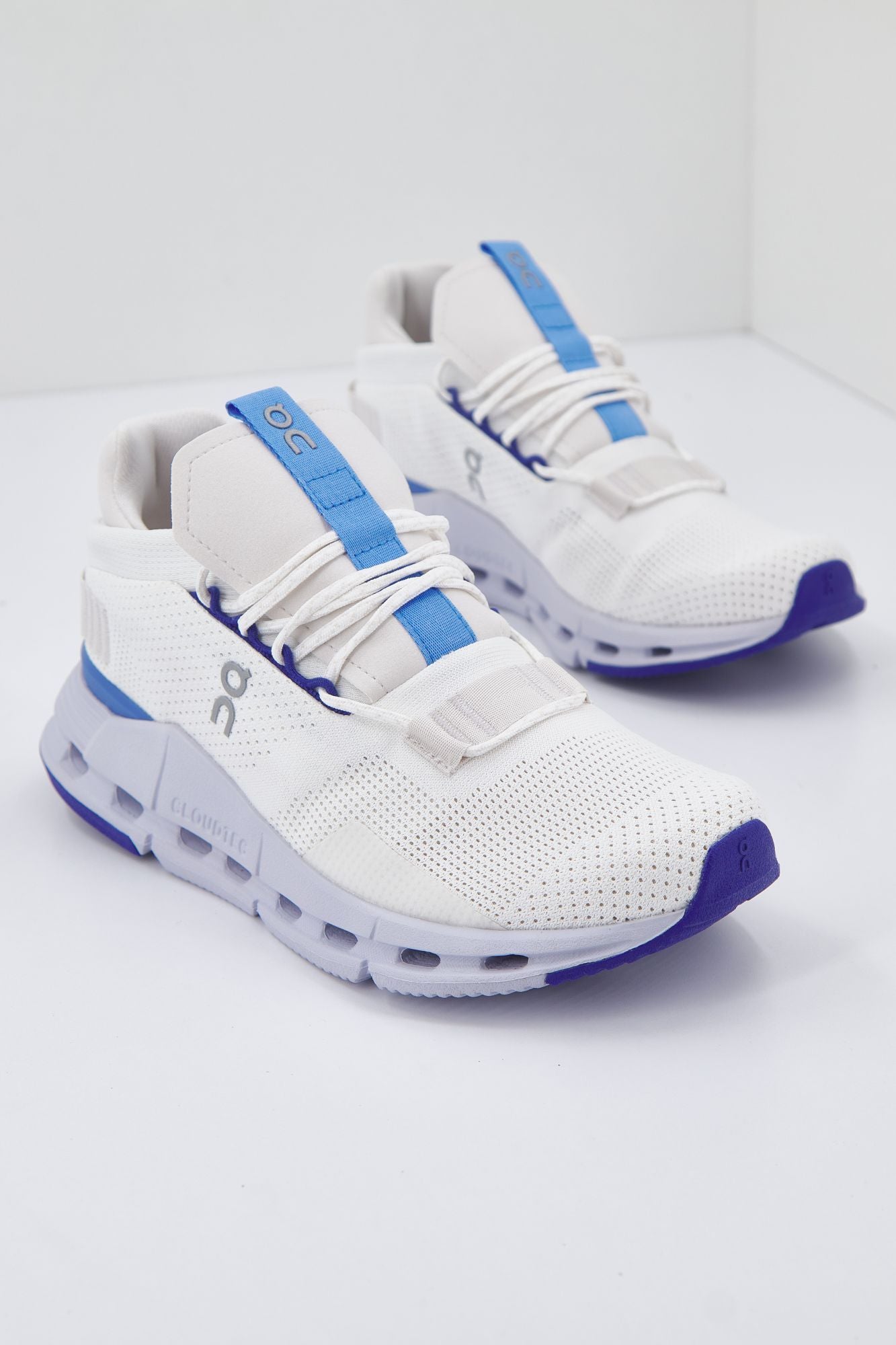 ON RUNNING CLOUDULTRA en color BLANCO (1)