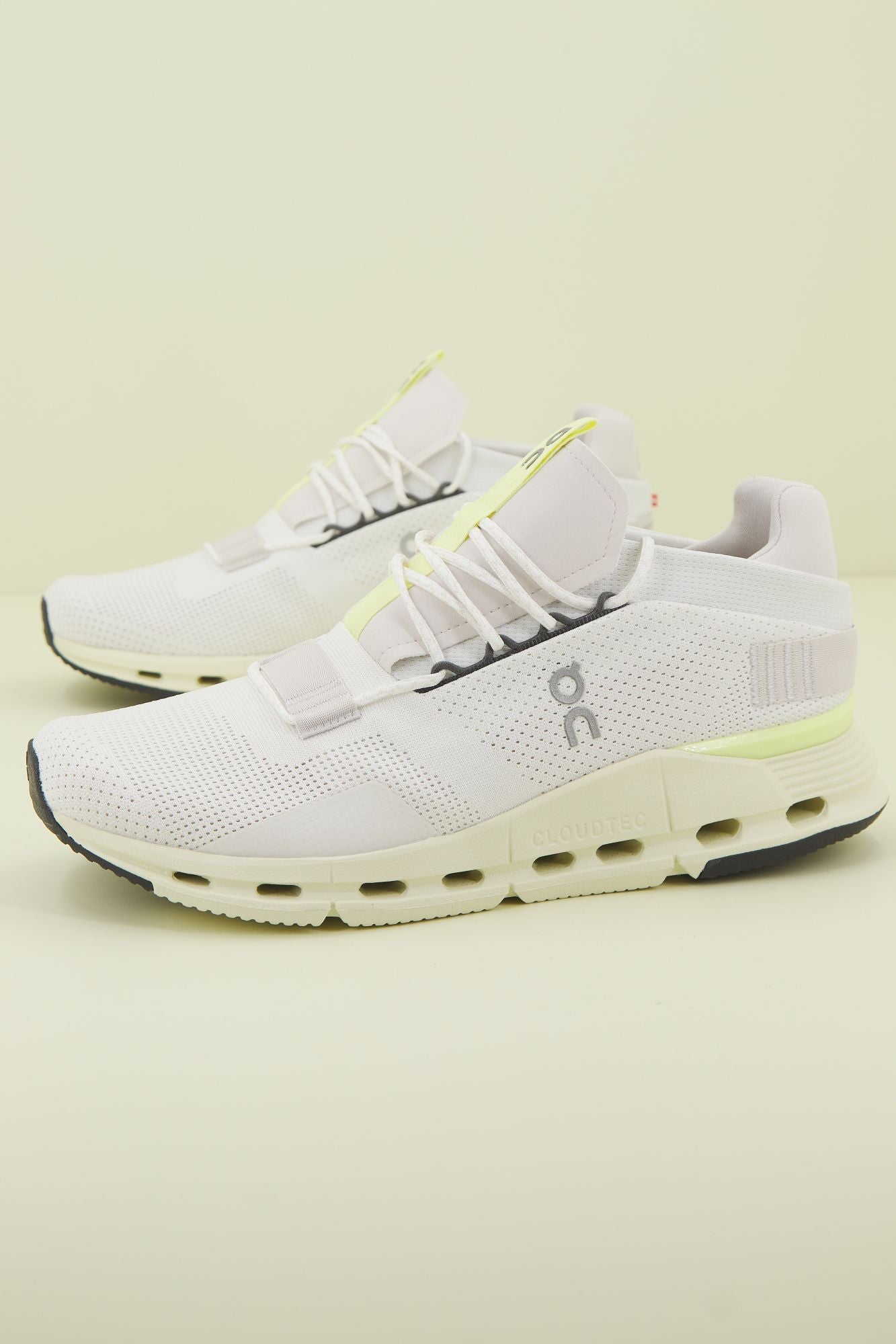 ON RUNNING CLOUDNOVA en color BLANCO (2)