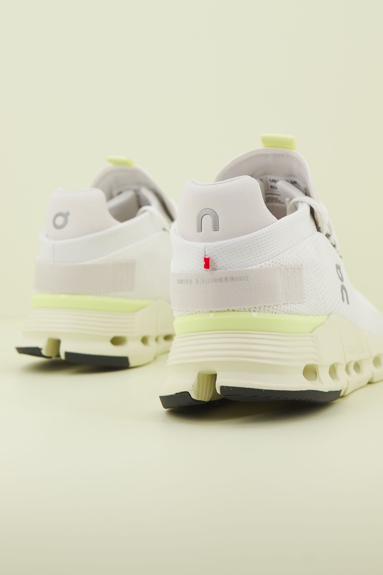 ON RUNNING CLOUDNOVA en color BLANCO (3)