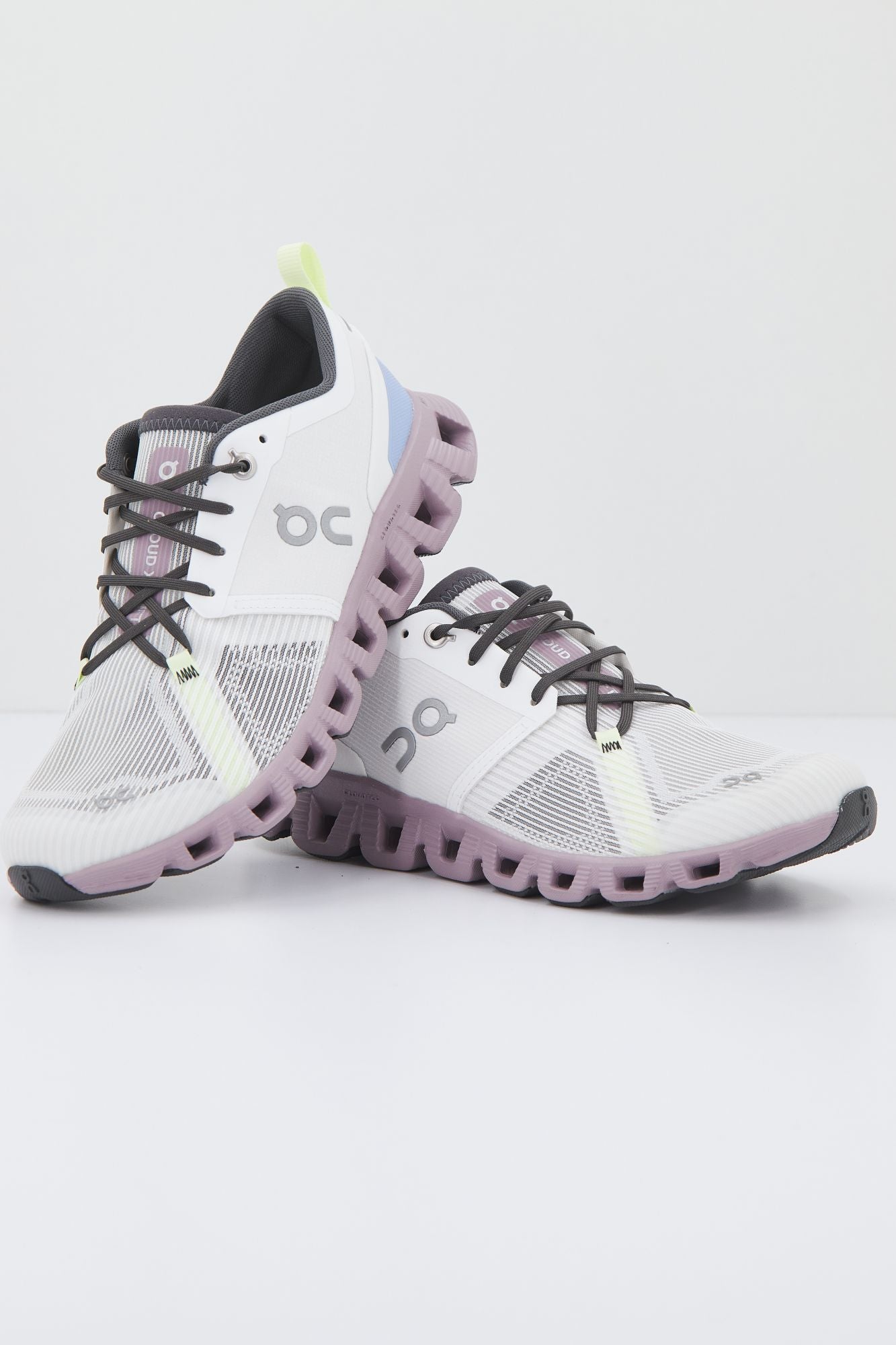 ON RUNNING CLOUD X SHIFT en color BLANCO (1)