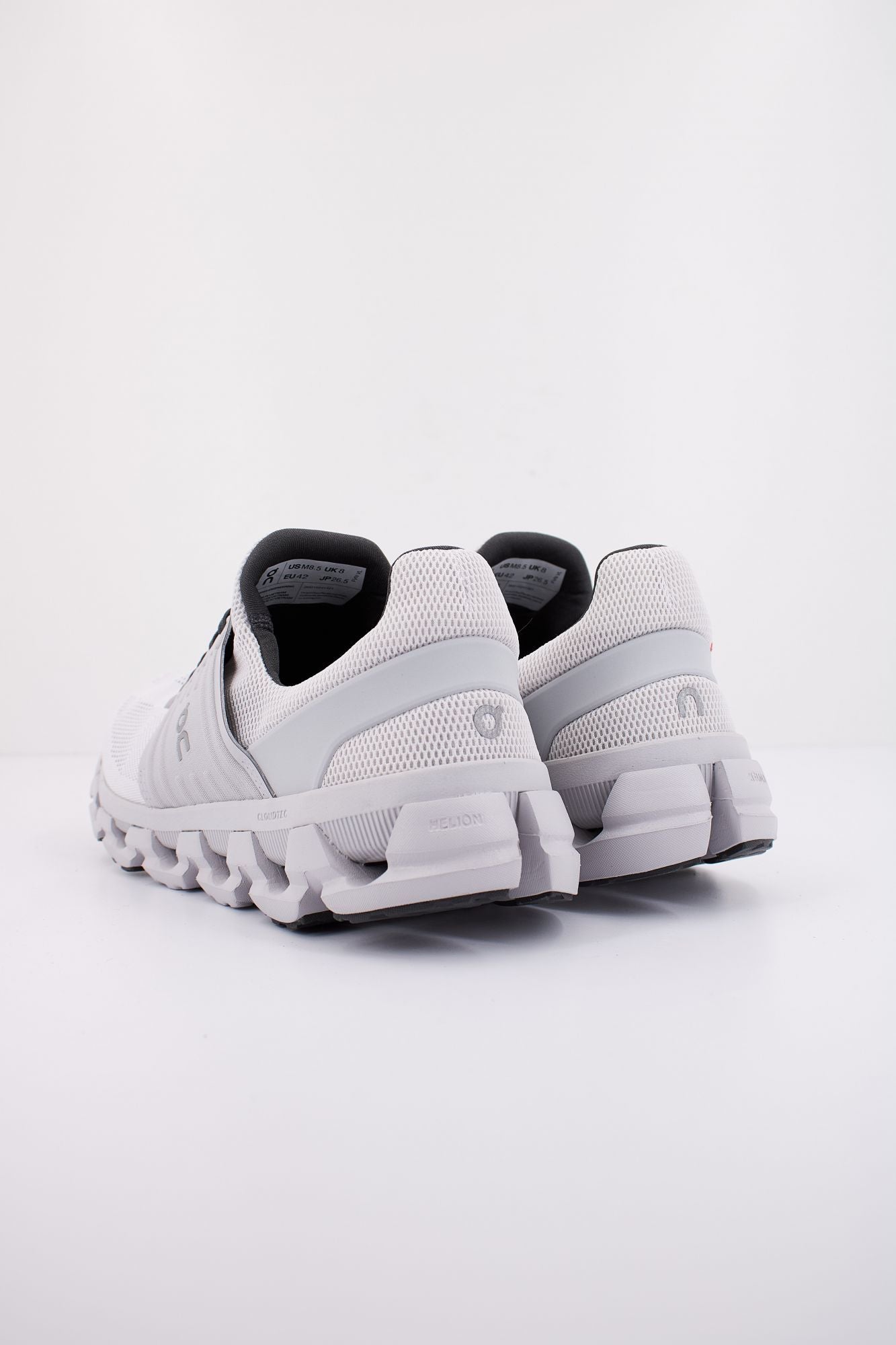 ON RUNNING CLOUDNOVA en color GRIS (4)