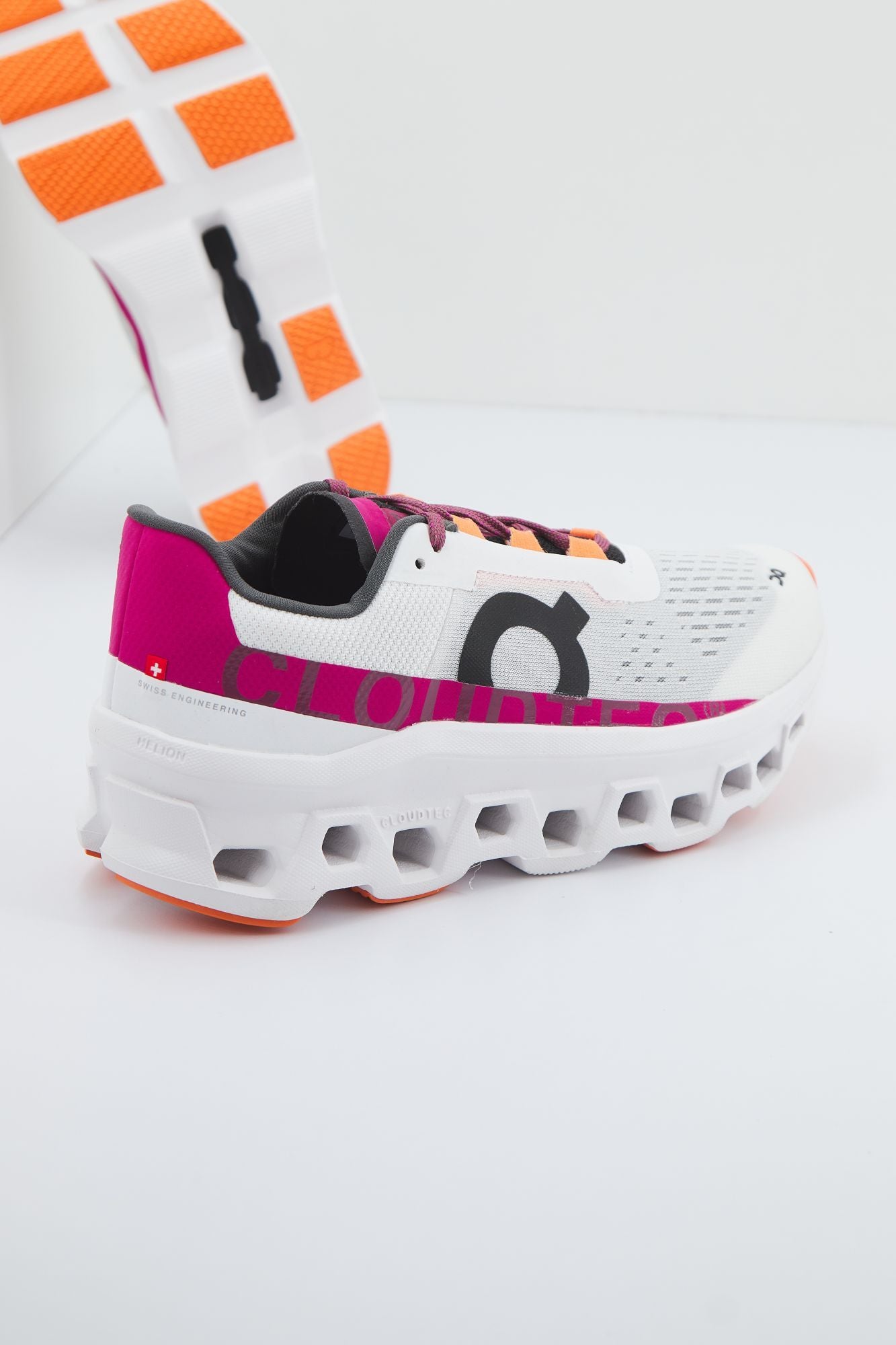 ON RUNNING CLOUDMONSTER en color BLANCO (2)