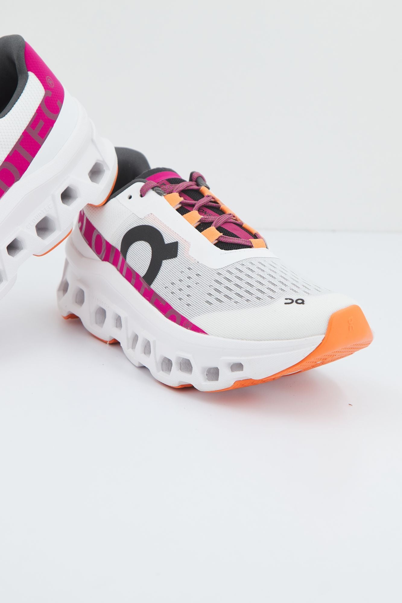 ON RUNNING CLOUDMONSTER en color BLANCO (3)