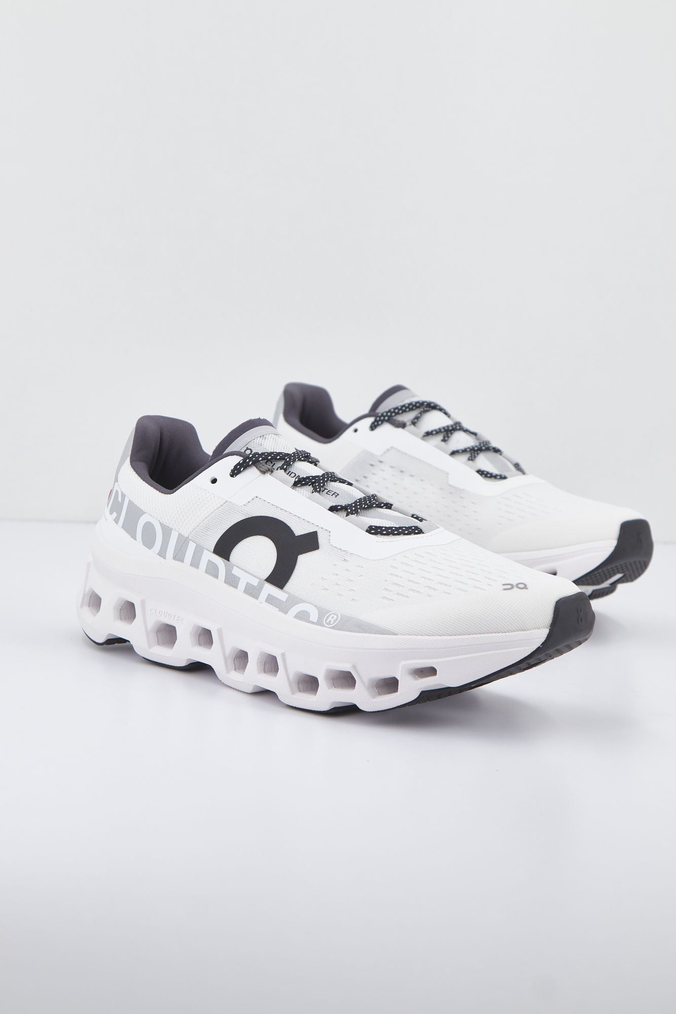 ON RUNNING CLOUDMONSTER en color BLANCO (1)
