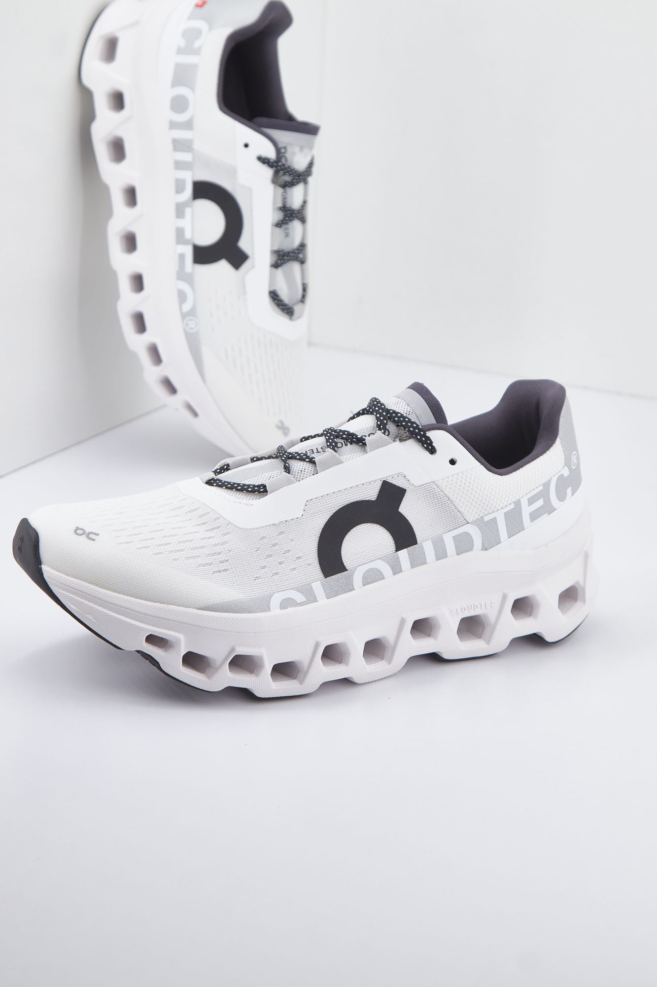 ON RUNNING CLOUDMONSTER en color BLANCO (2)