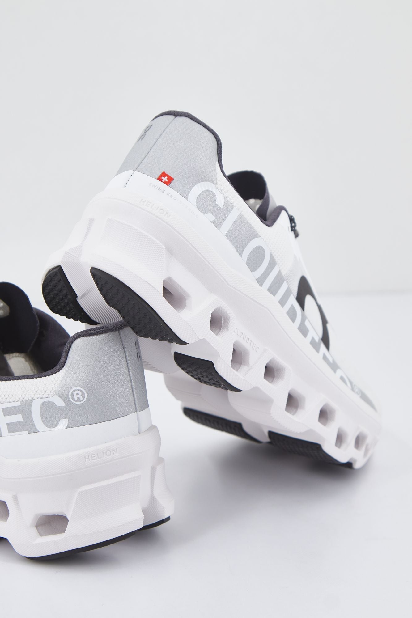 ON RUNNING CLOUDMONSTER en color BLANCO (3)