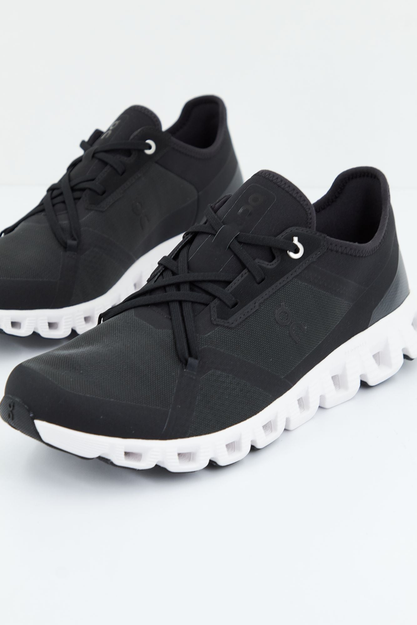 ON RUNNING CLOUD X 3 AD en color NEGRO (1)