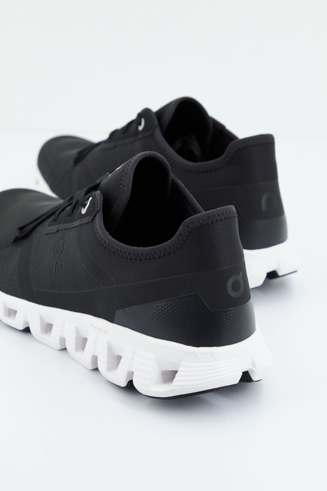 ON RUNNING CLOUD X 3 AD en color NEGRO (3)