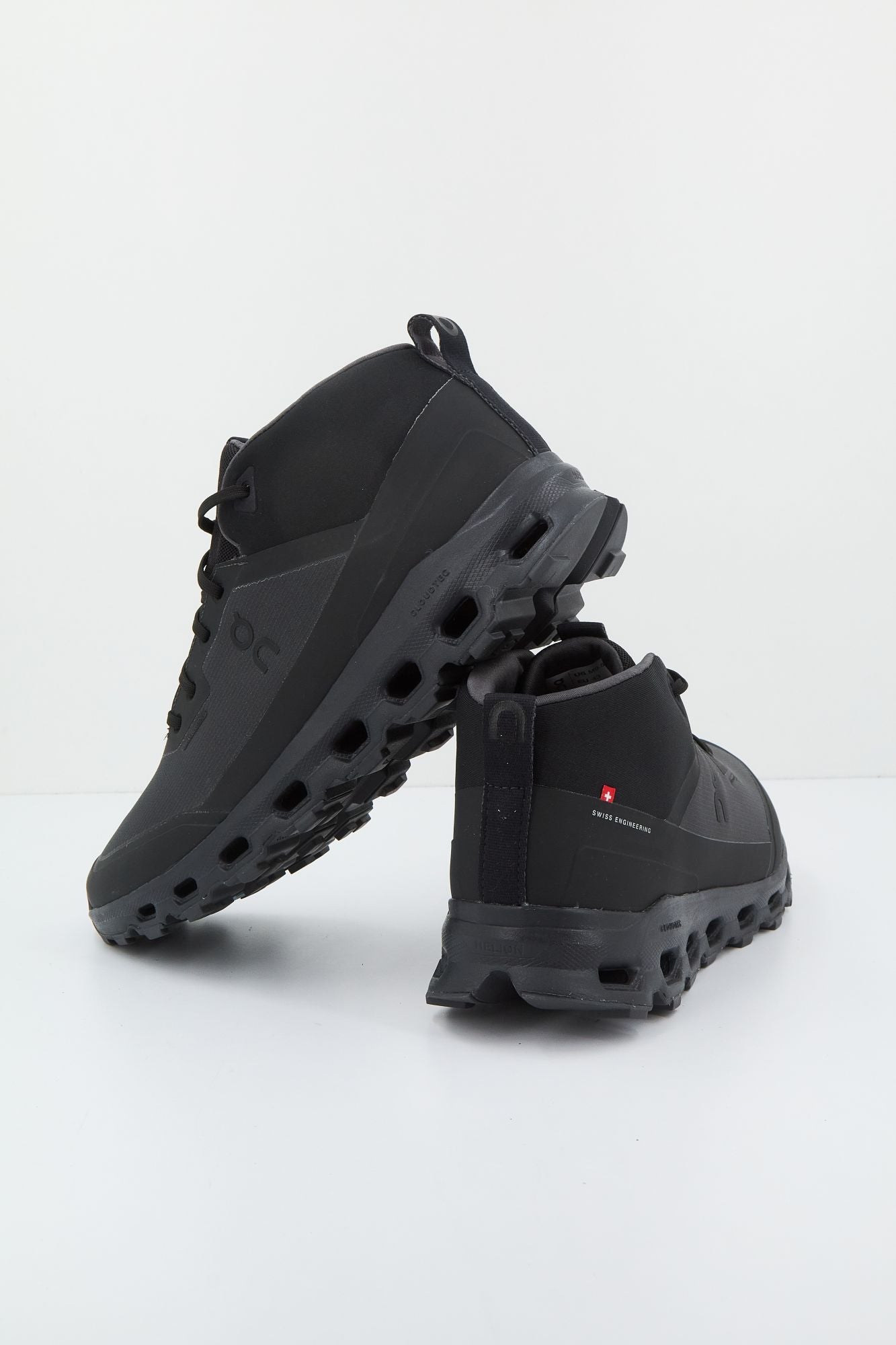 ON RUNNING CLOUDROAM WATERPROOF en color NEGRO (1)
