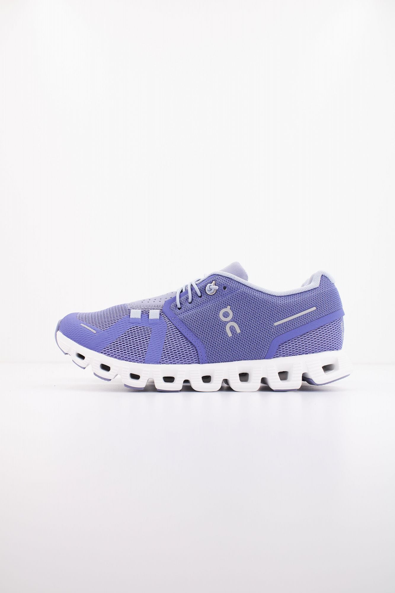 ON RUNNING CLOUD 5 W en color VIOLETA (1)