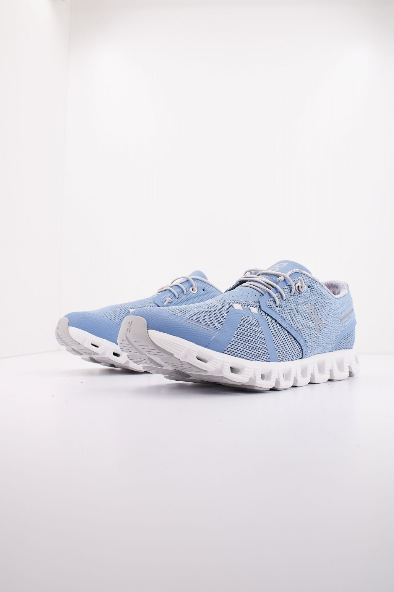 ON RUNNING CLOUD 5 M en color AZUL (2)