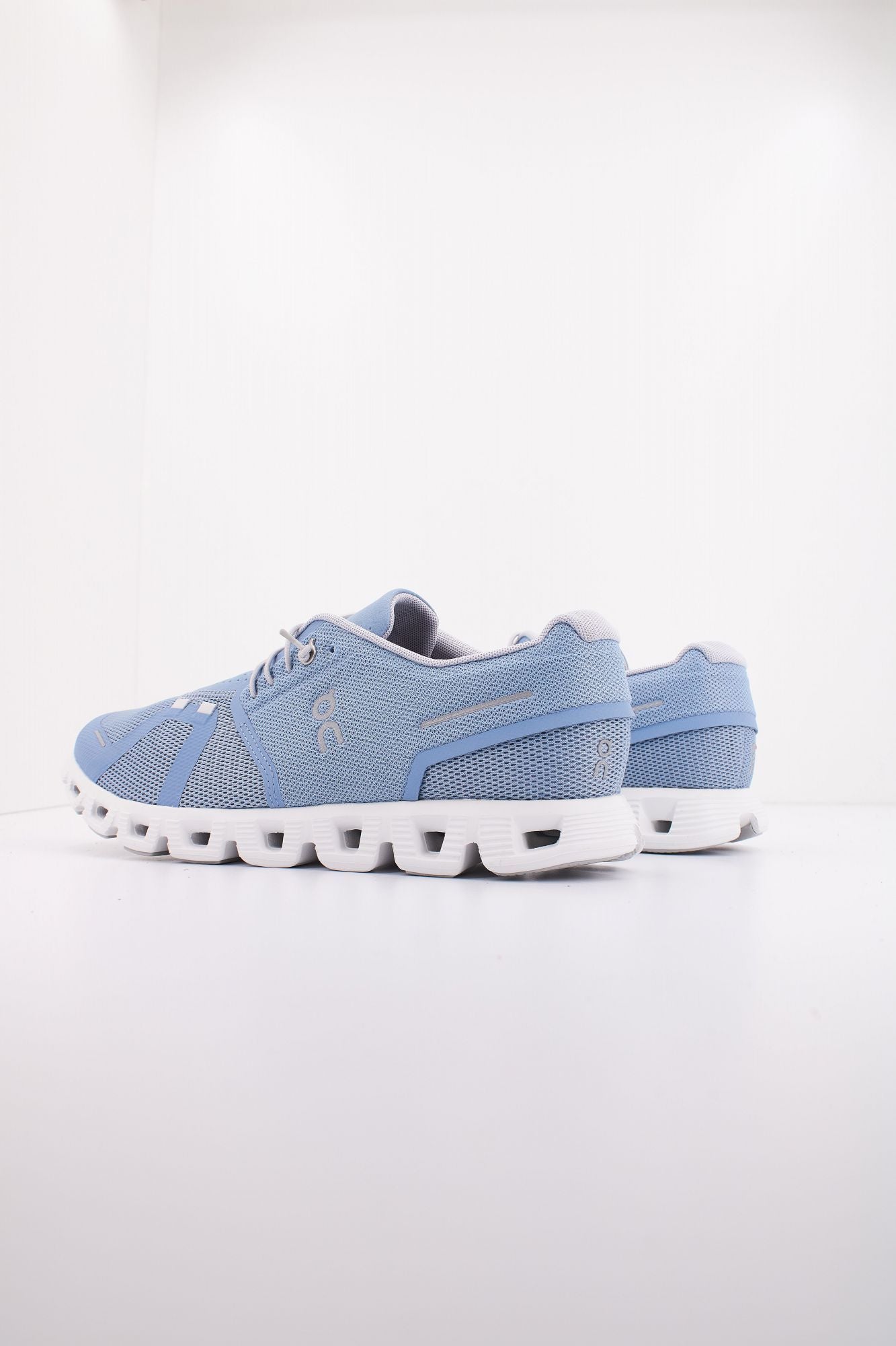 ON RUNNING CLOUD 5 M en color AZUL (3)