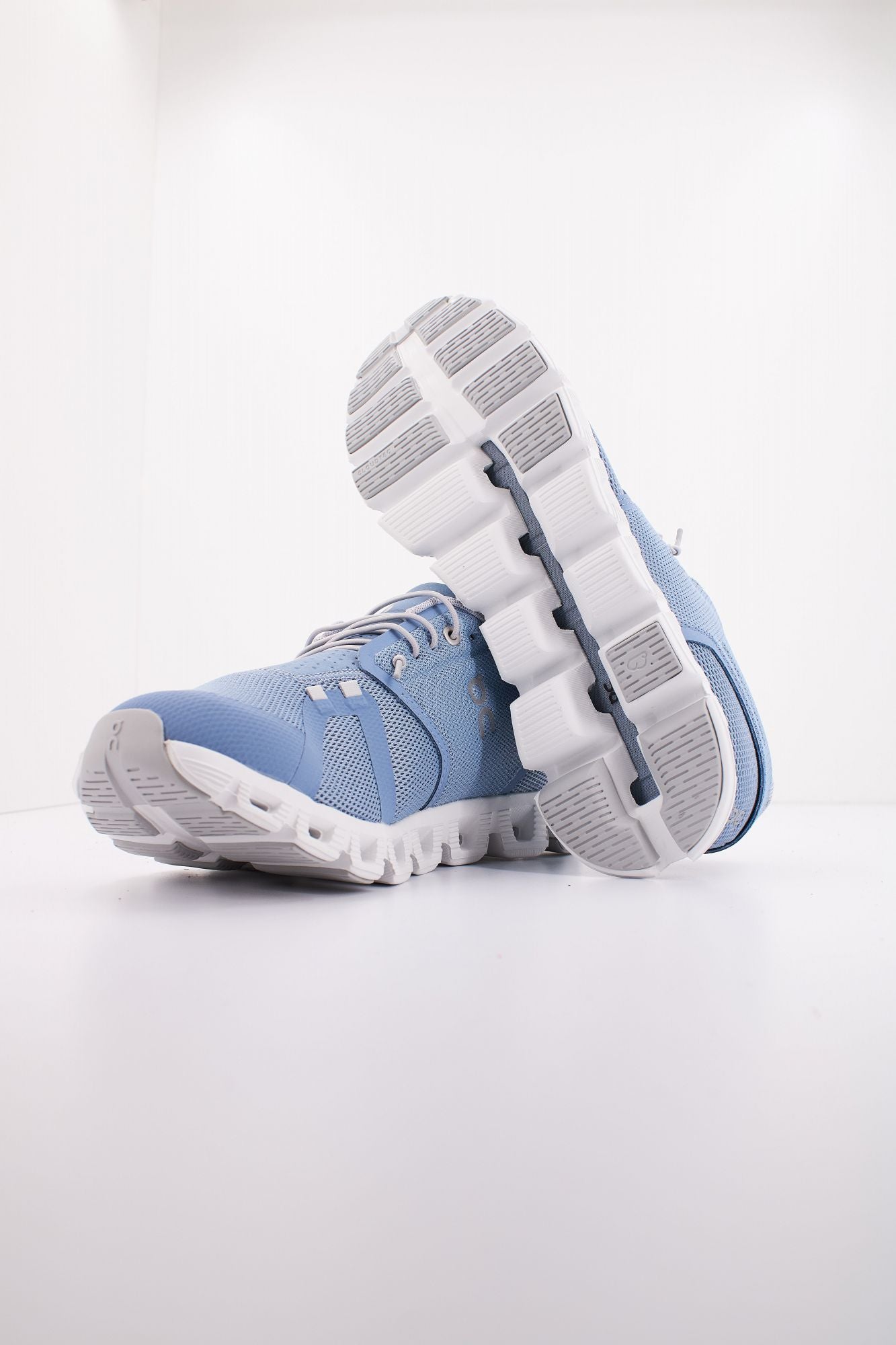 ON RUNNING CLOUD 5 M en color AZUL (4)