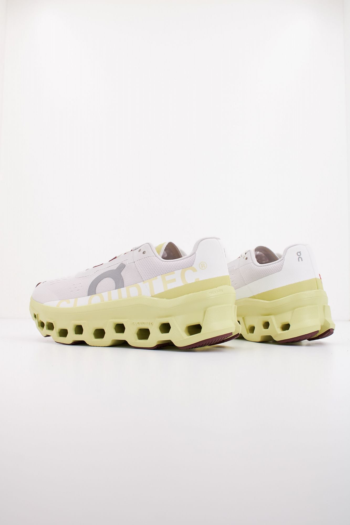ON RUNNING CLOUDMONSTER W en color BLANCO (3)