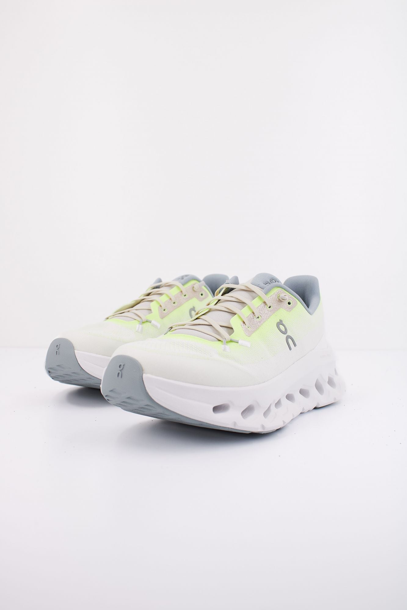 ON RUNNING CLOUDTILT W LIME en color BLANCO (2)