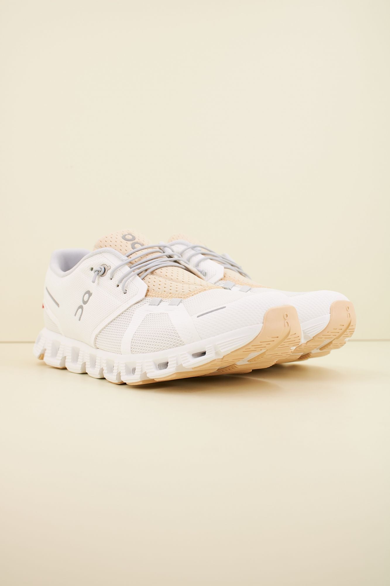 ON RUNNING CLOUD 5 PUSH M en color BLANCO (2)