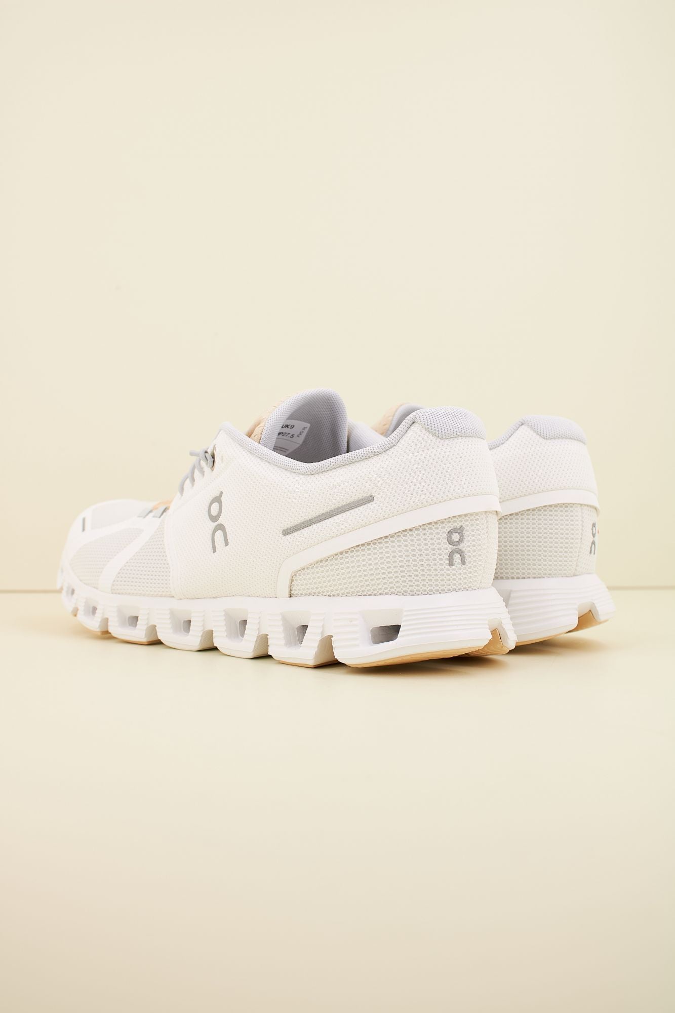 ON RUNNING CLOUD 5 PUSH M en color BLANCO (3)